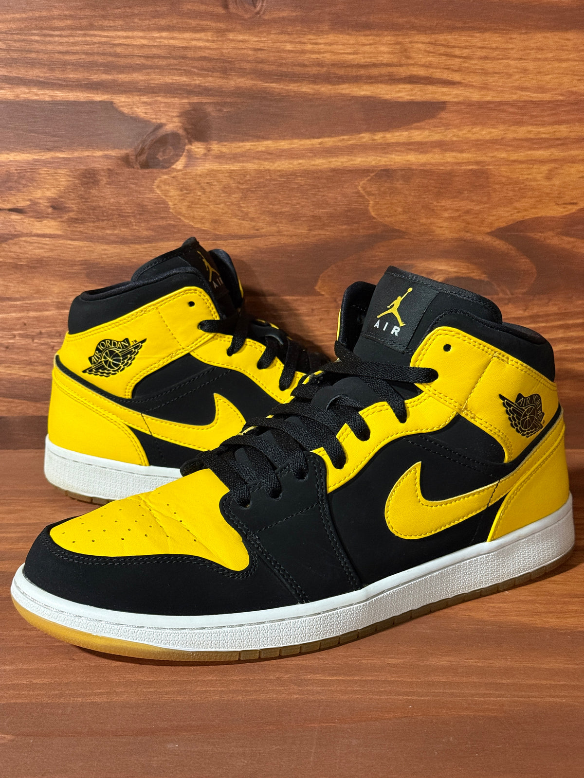 Jordan 1 Retro Mid New Love (2017)