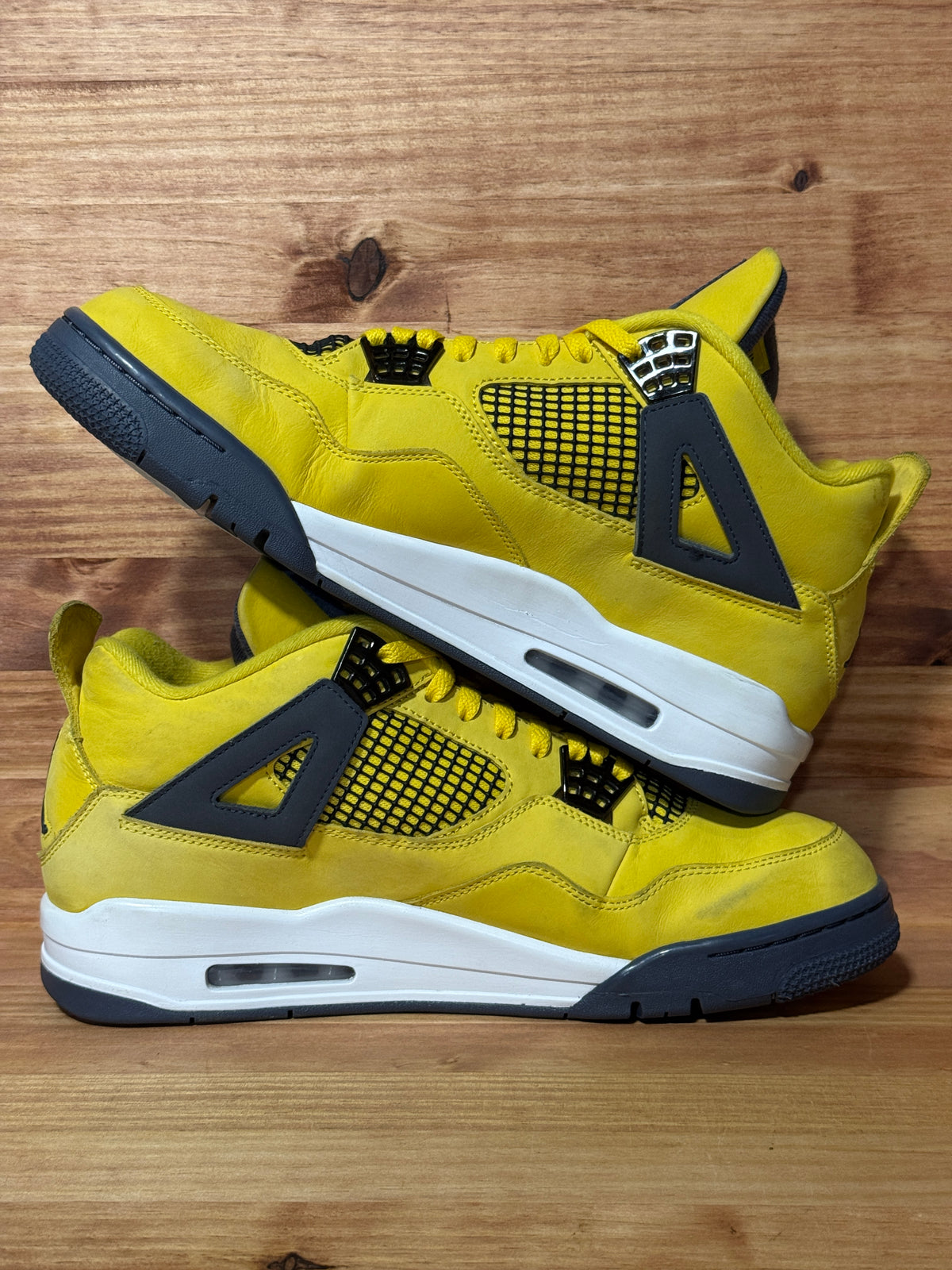 Jordan 4 Retro Lightning (2021)