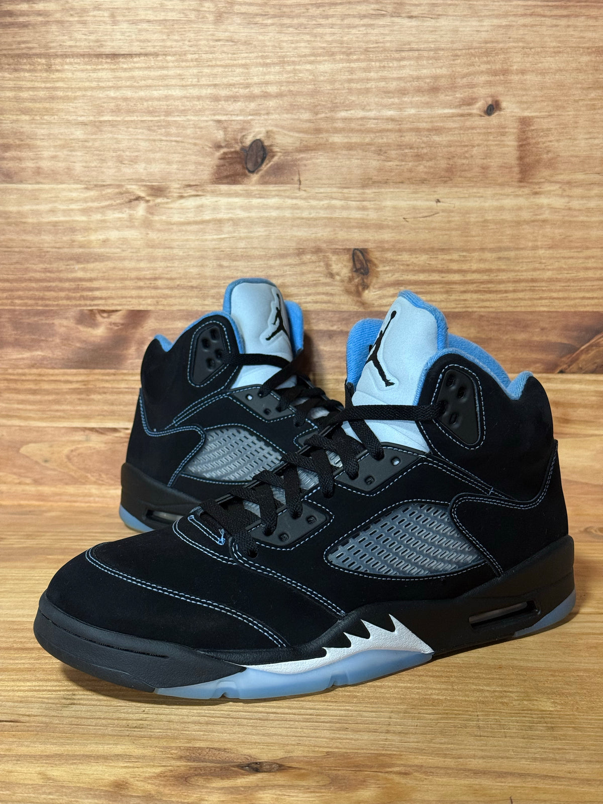 Jordan 5 Retro Black University Blue (2026)