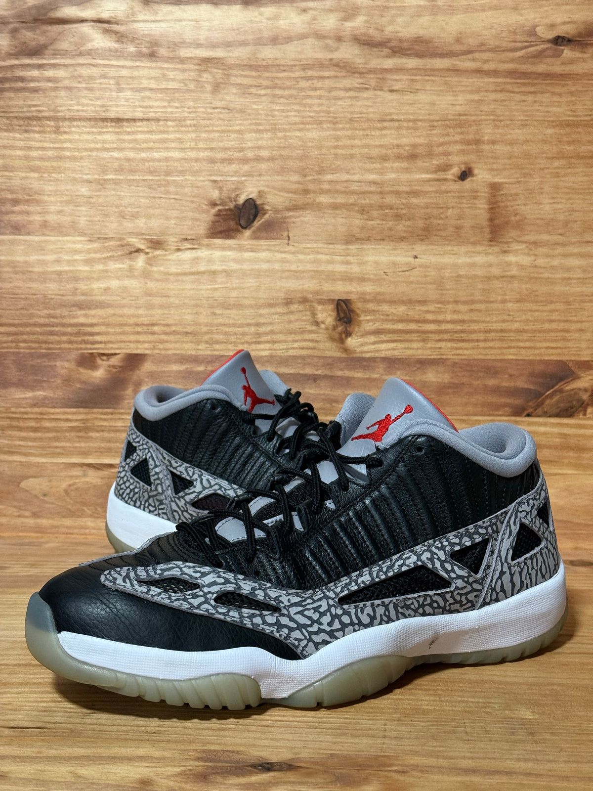 Jordan 11 Retro Low IE Black Cement