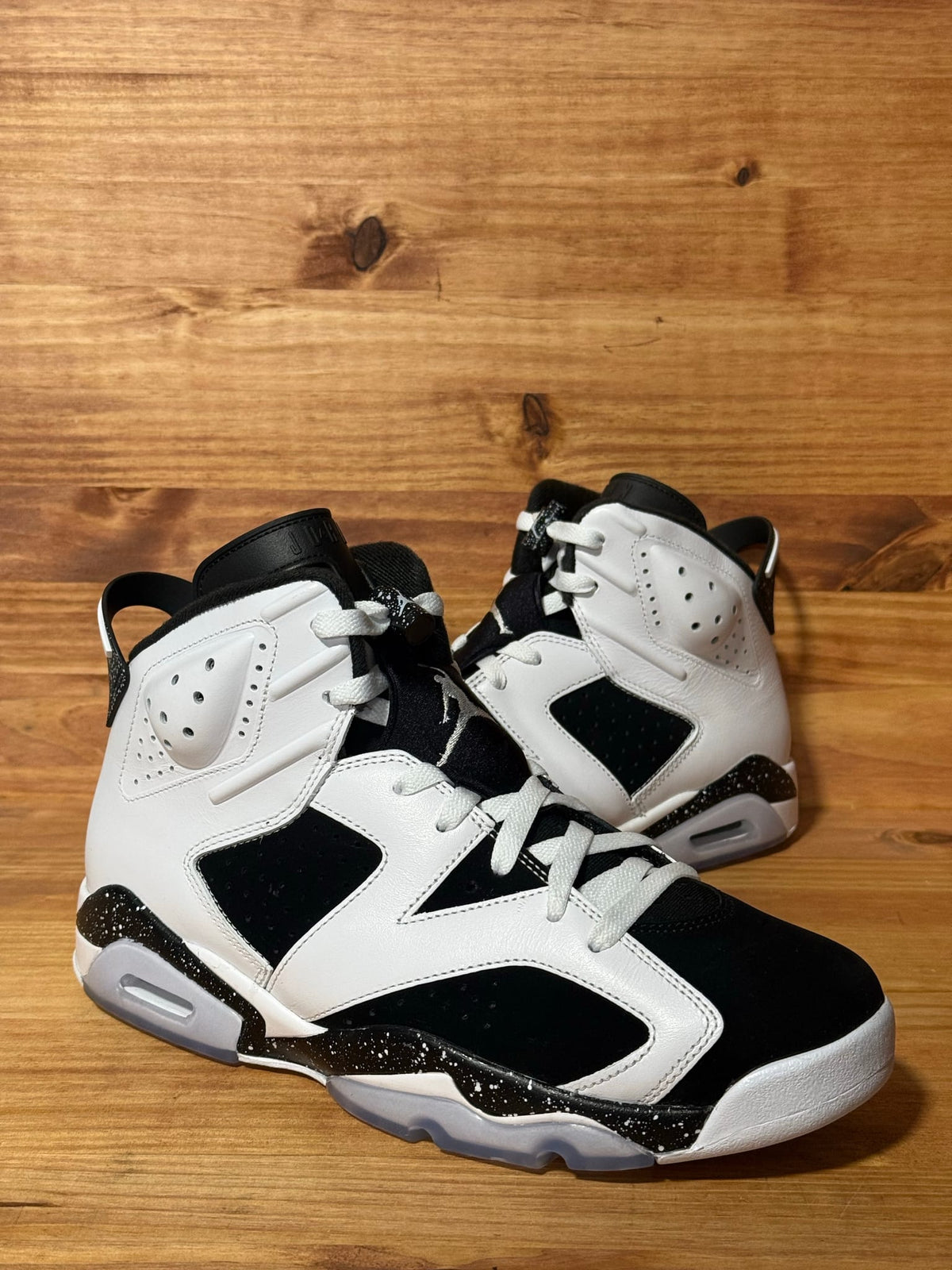 Jordan 6 Retro Oreo (2026). - Size 10.5
