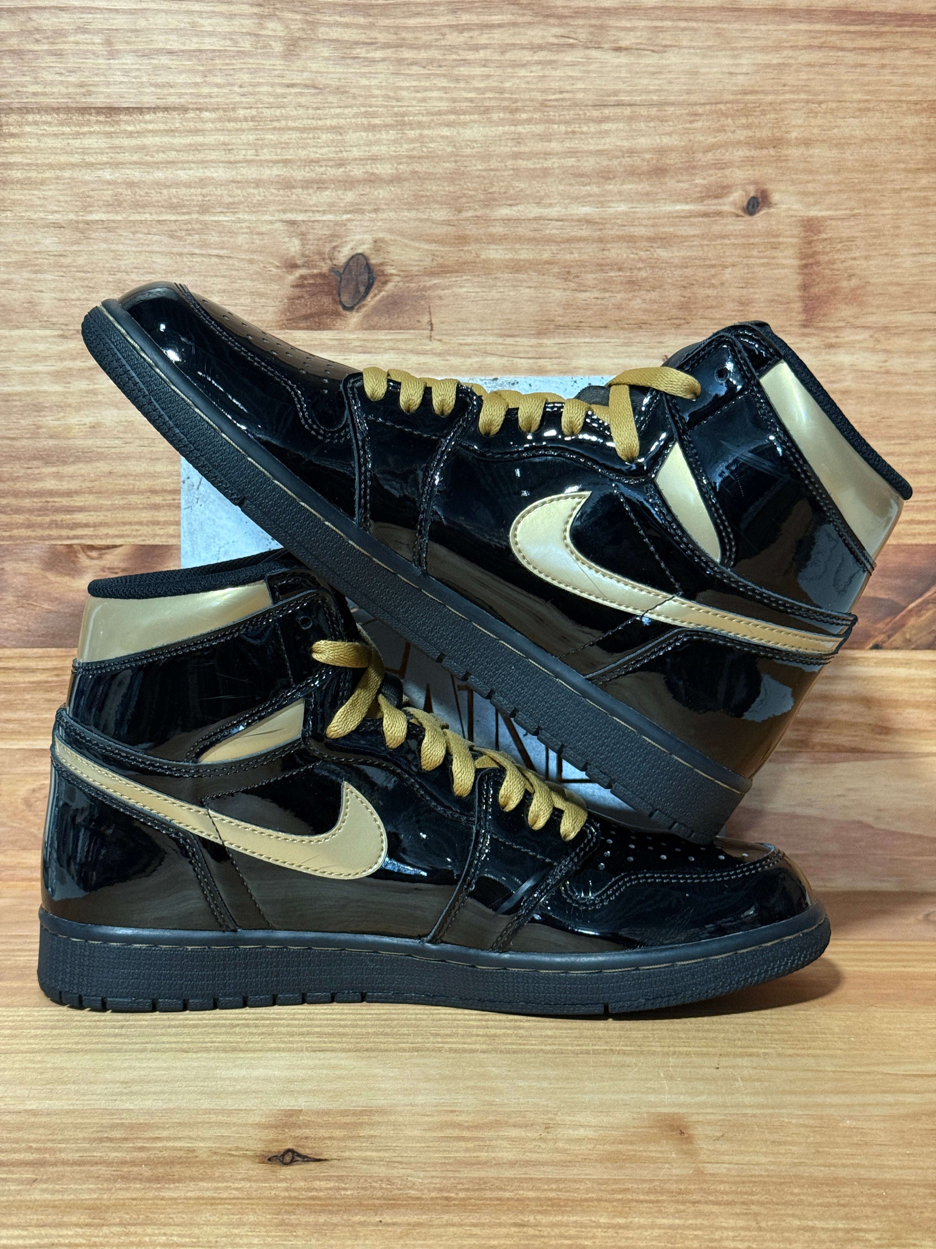 Jordan 1 Retro High Black Metallic Gold (2020)