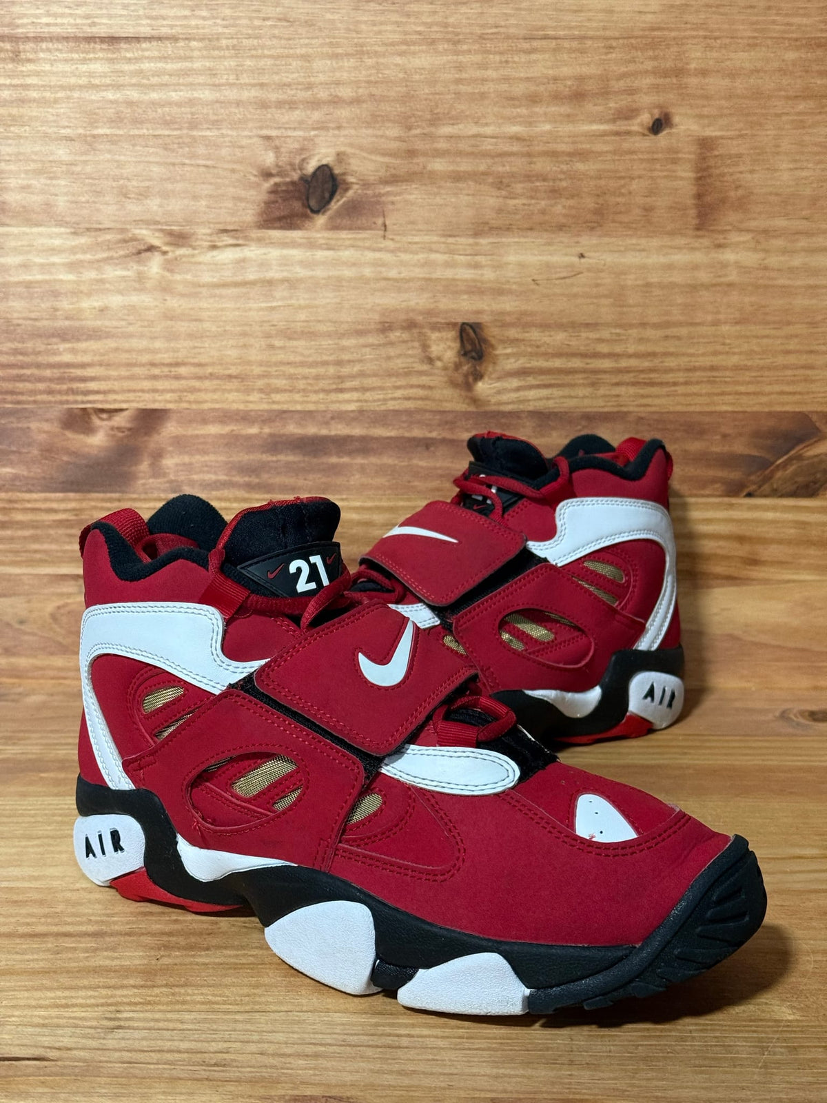 Nike Air Diamond Turf 2 Red Gold (2026) - Size 8.5