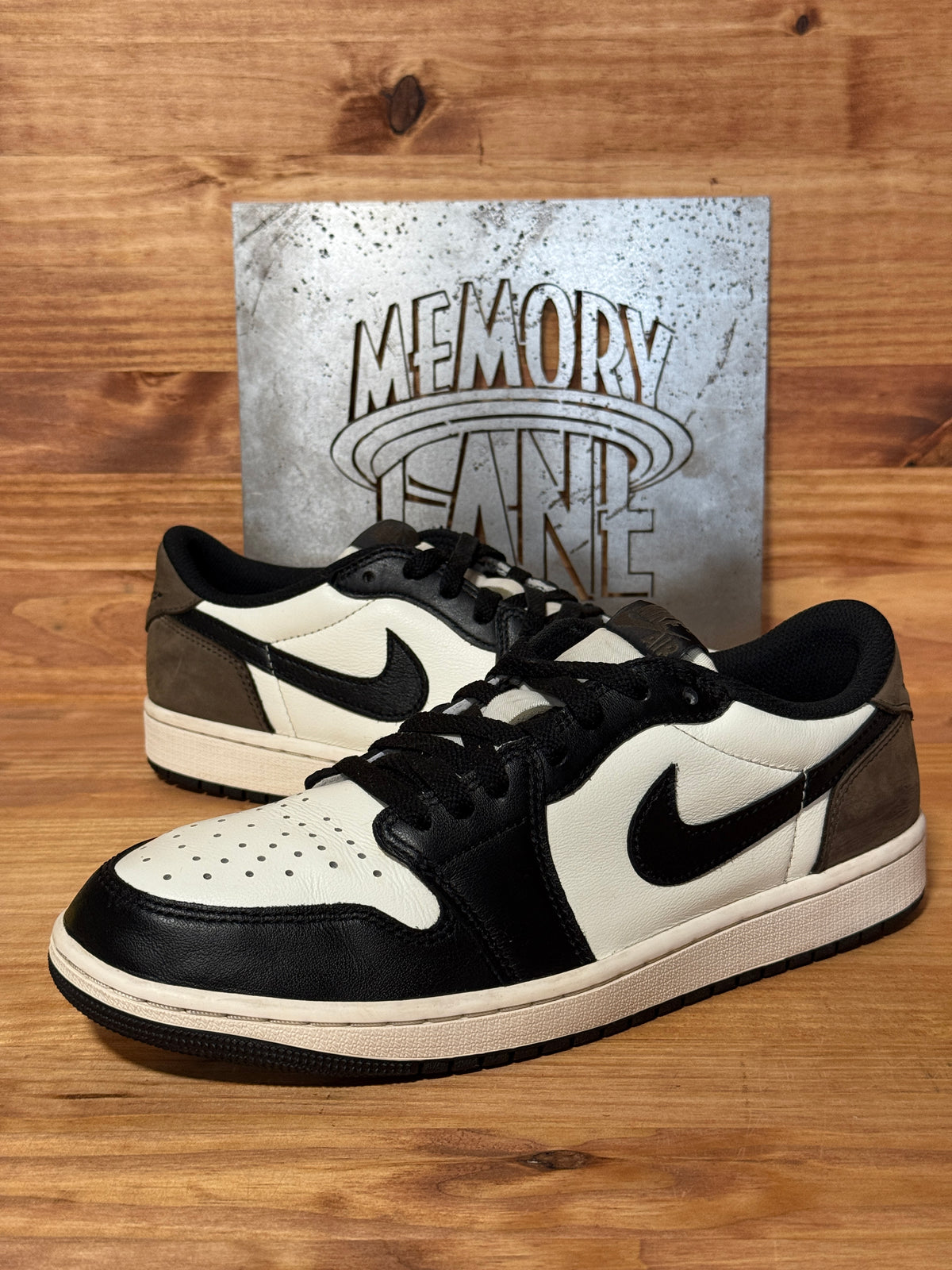 Jordan 1 Retro Low OG Mocha