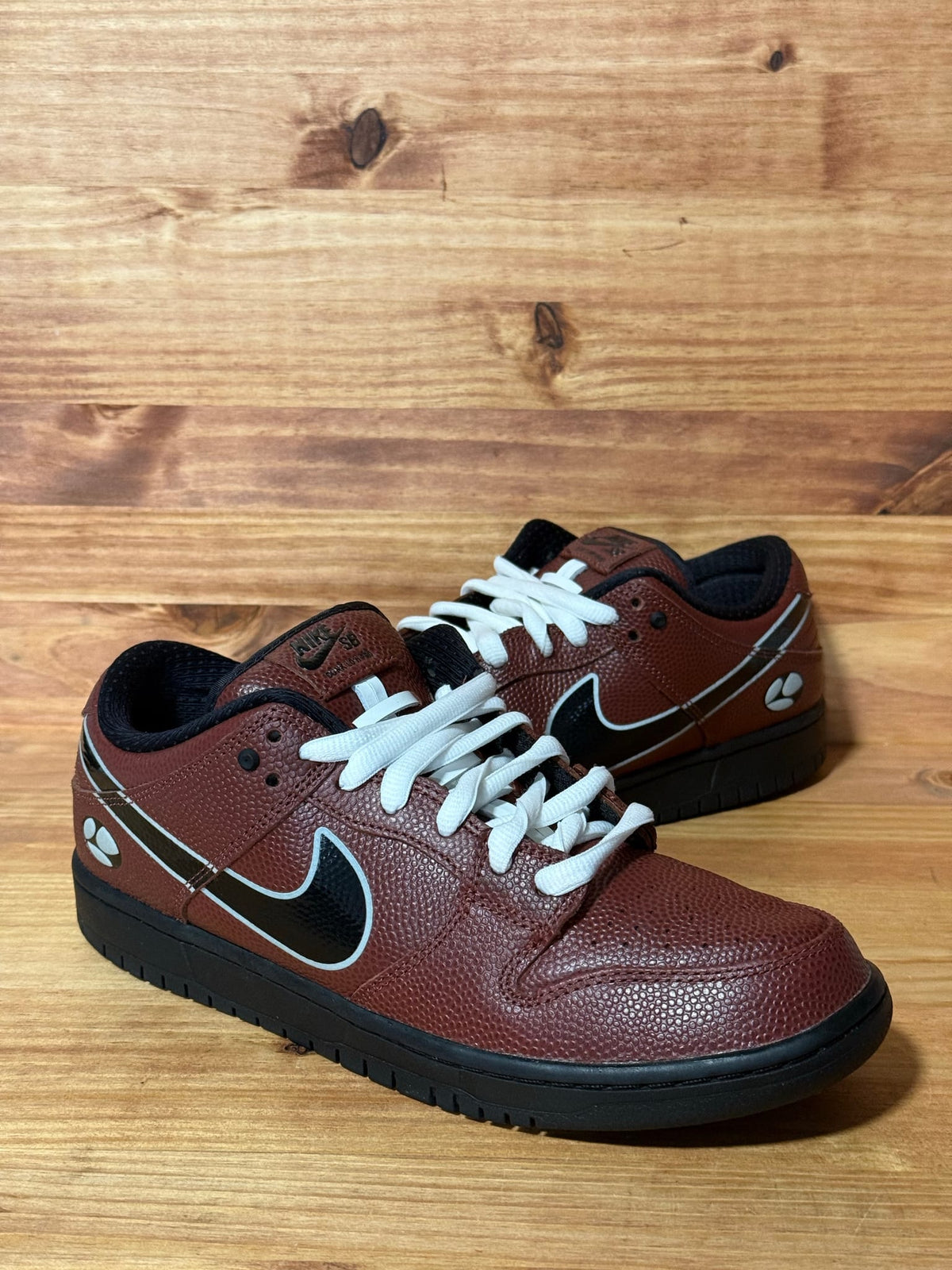 Nike SB Dunk Low Limosine Skateboards - Size 9.5