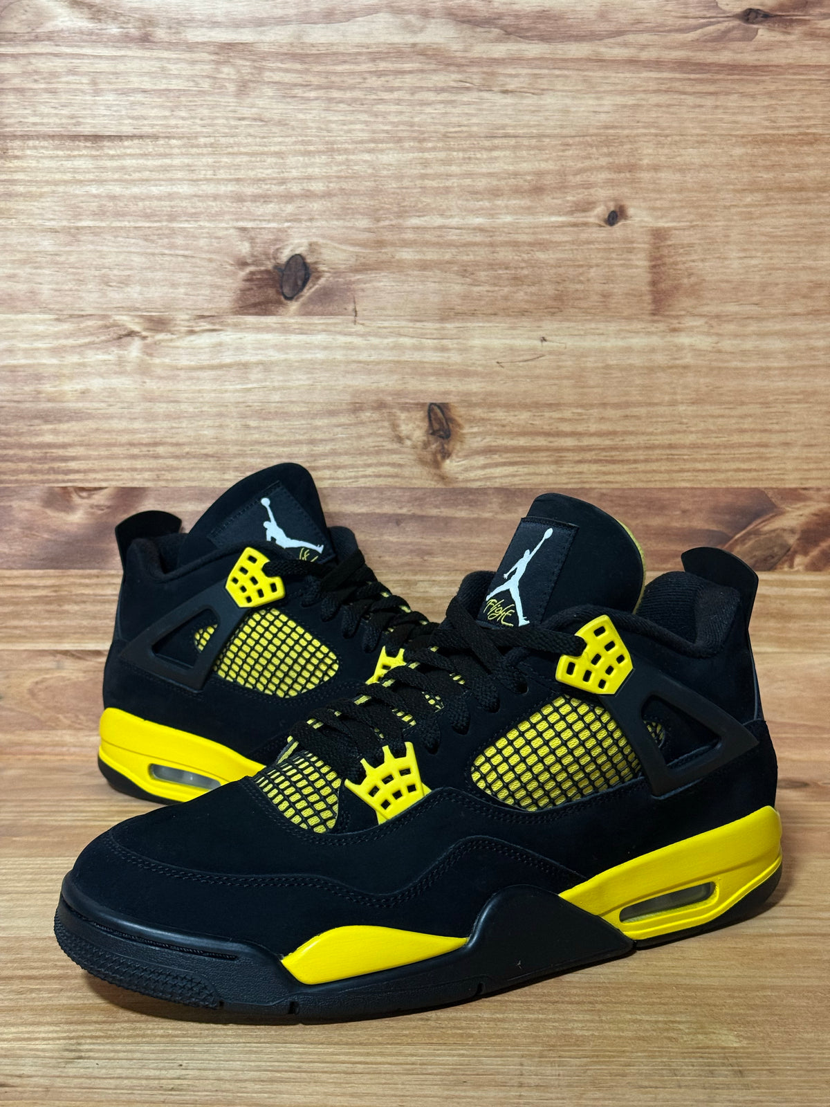 Jordan 4 Retro Thunder (2023)