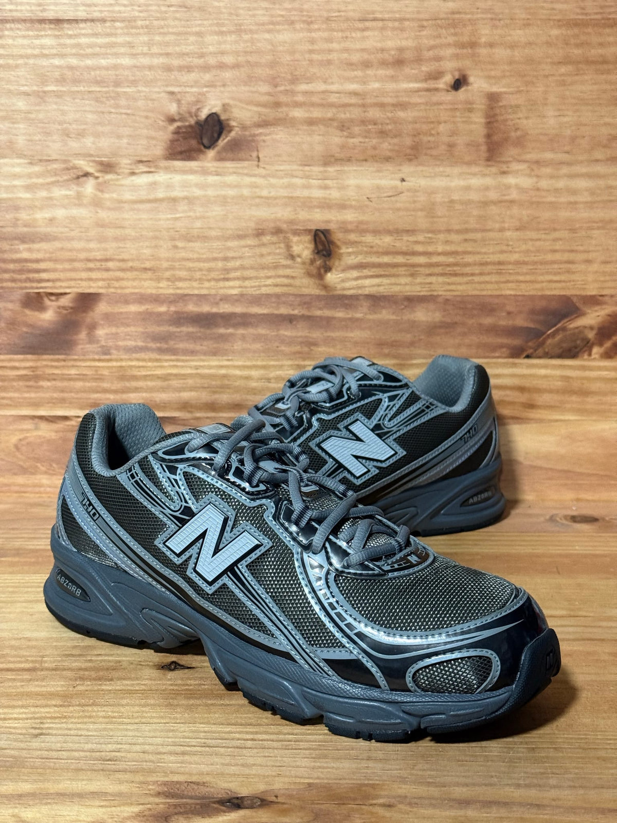 New Balance 740 Black Metallic - Size 9