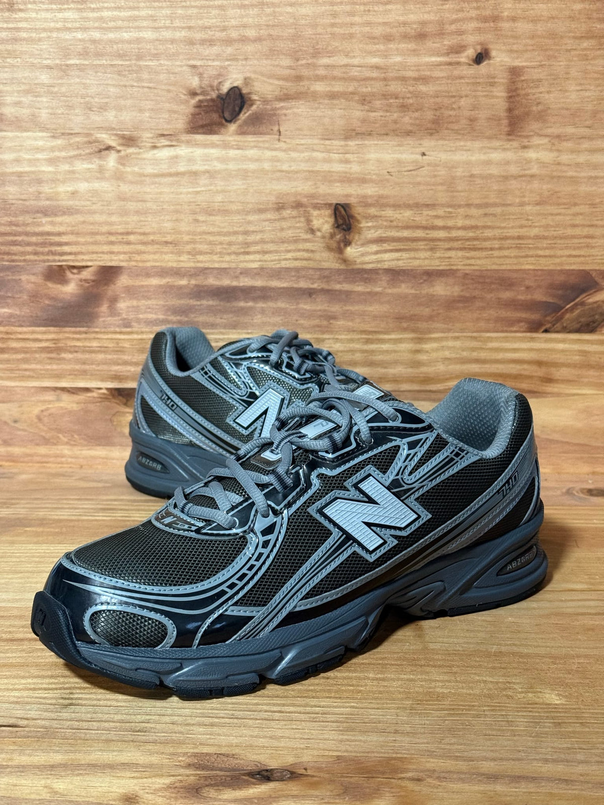 New Balance 740 Black Metallic - Size 9