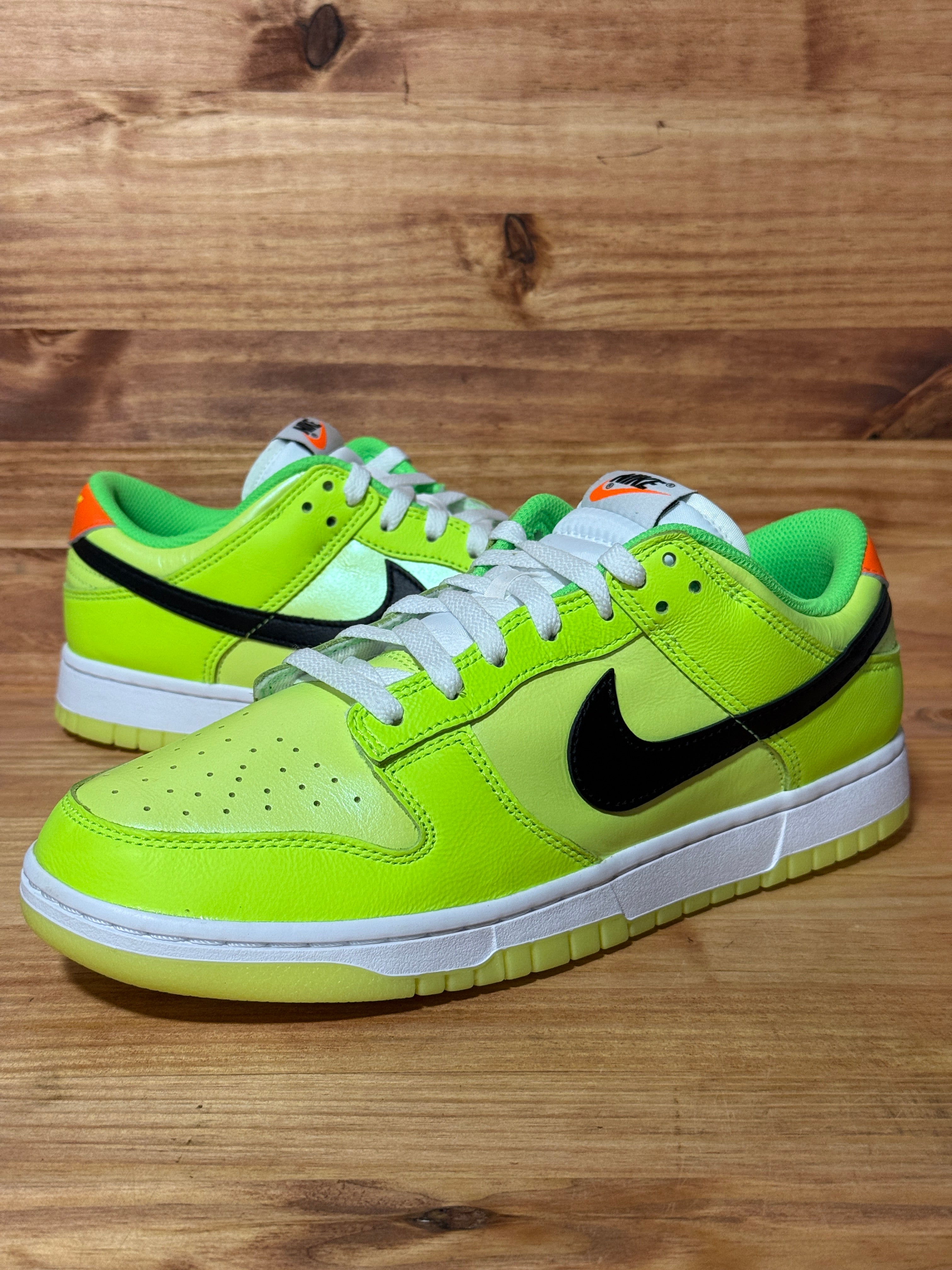 Nike Dunk Low SE Splash Volt