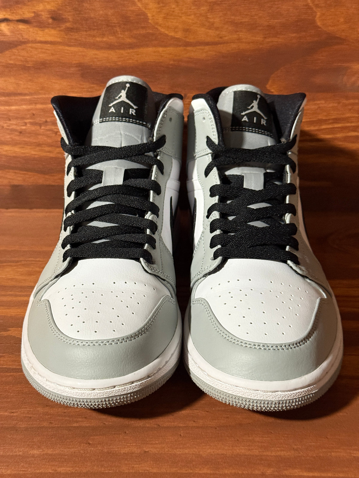 Jordan 1 Mid Light Smoke Grey
