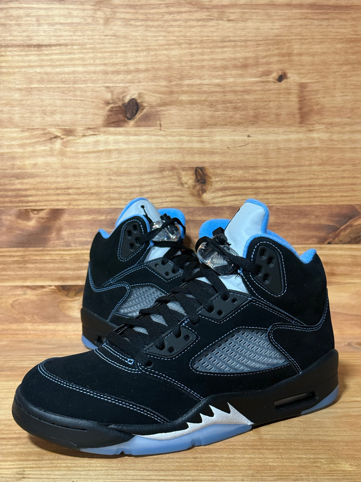 Jordan 5 Retro Black University Blue (2026)