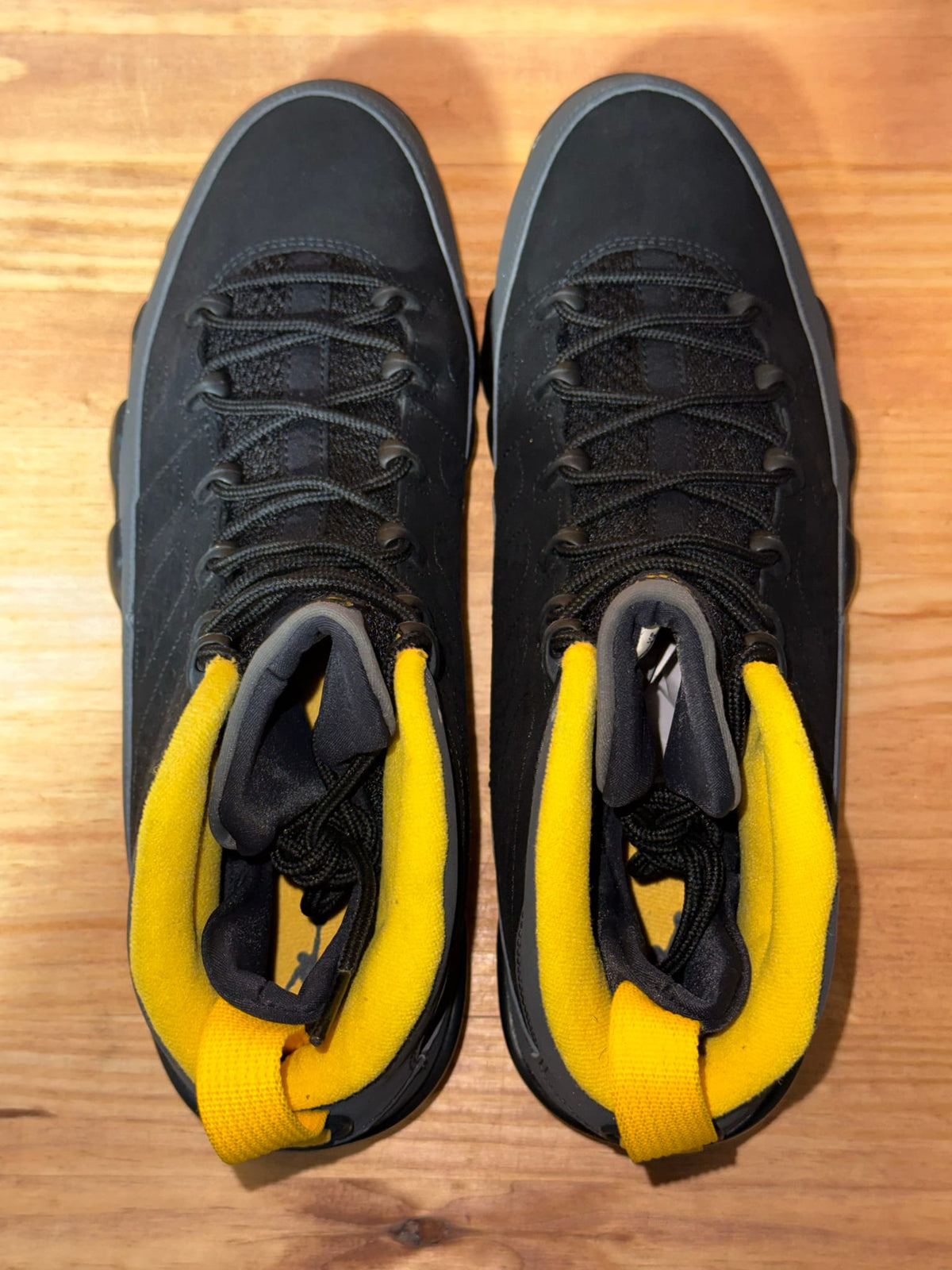 Jordan 9 Retro Dark Charcoal University Gold - Size 13