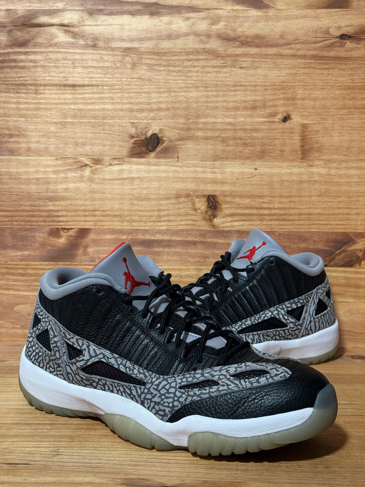 Jordan 11 Retro Low IE Black Cement
