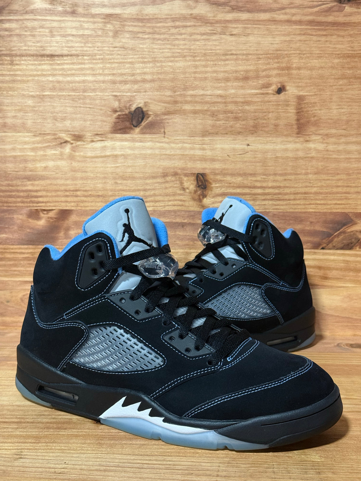 Jordan 5 Retro Black University Blue (2026)