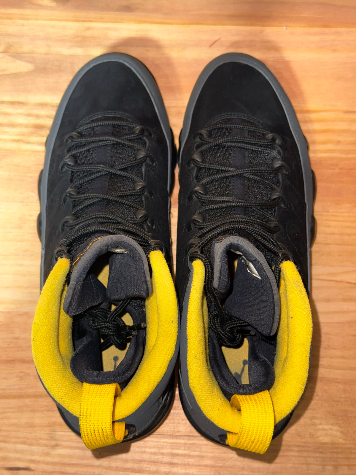 Jordan 9 Retro Dark Charcoal University Gold
