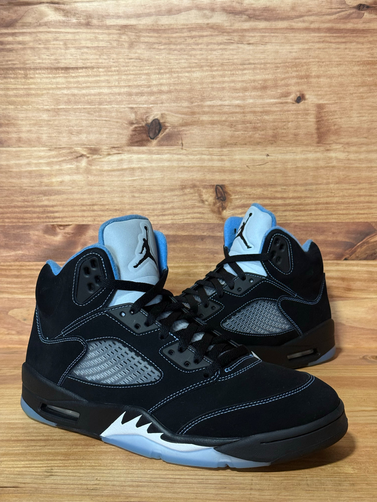 Jordan 5 Retro Black University Blue (2026)