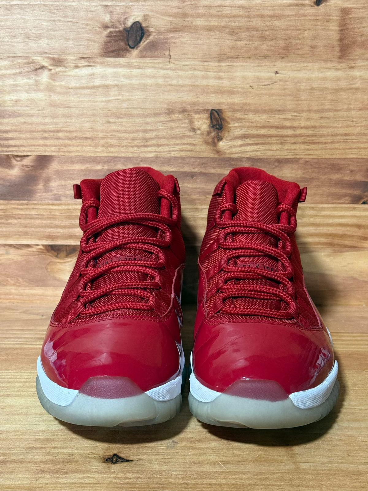 Jordan 11 Retro Win Like 96 - Size 10.5