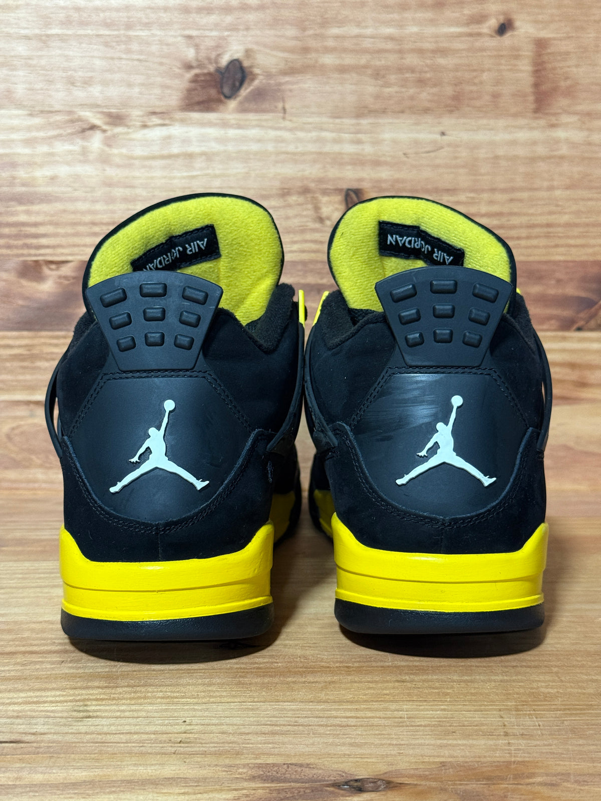 Jordan 4 Retro Thunder (2023)