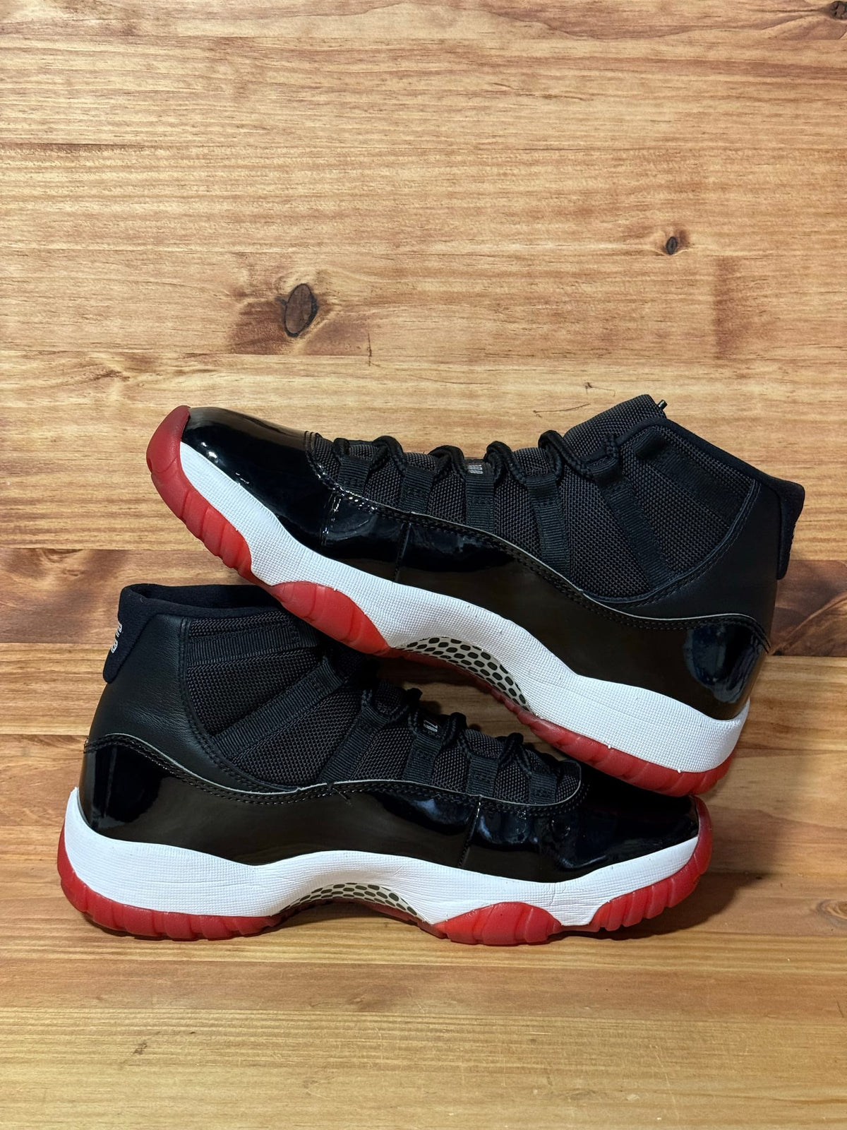 Jordan 11 Retro Playoffs Bred (2019) - Size 9