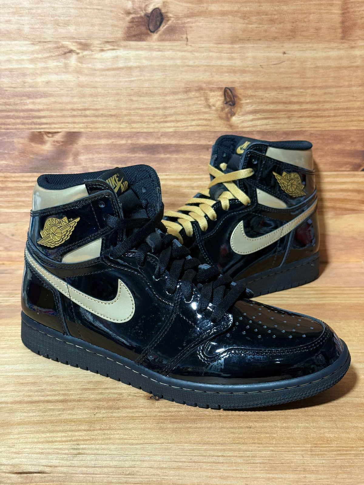 Jordan 1 Retro High Black Metallic Gold (2020) - Size 9