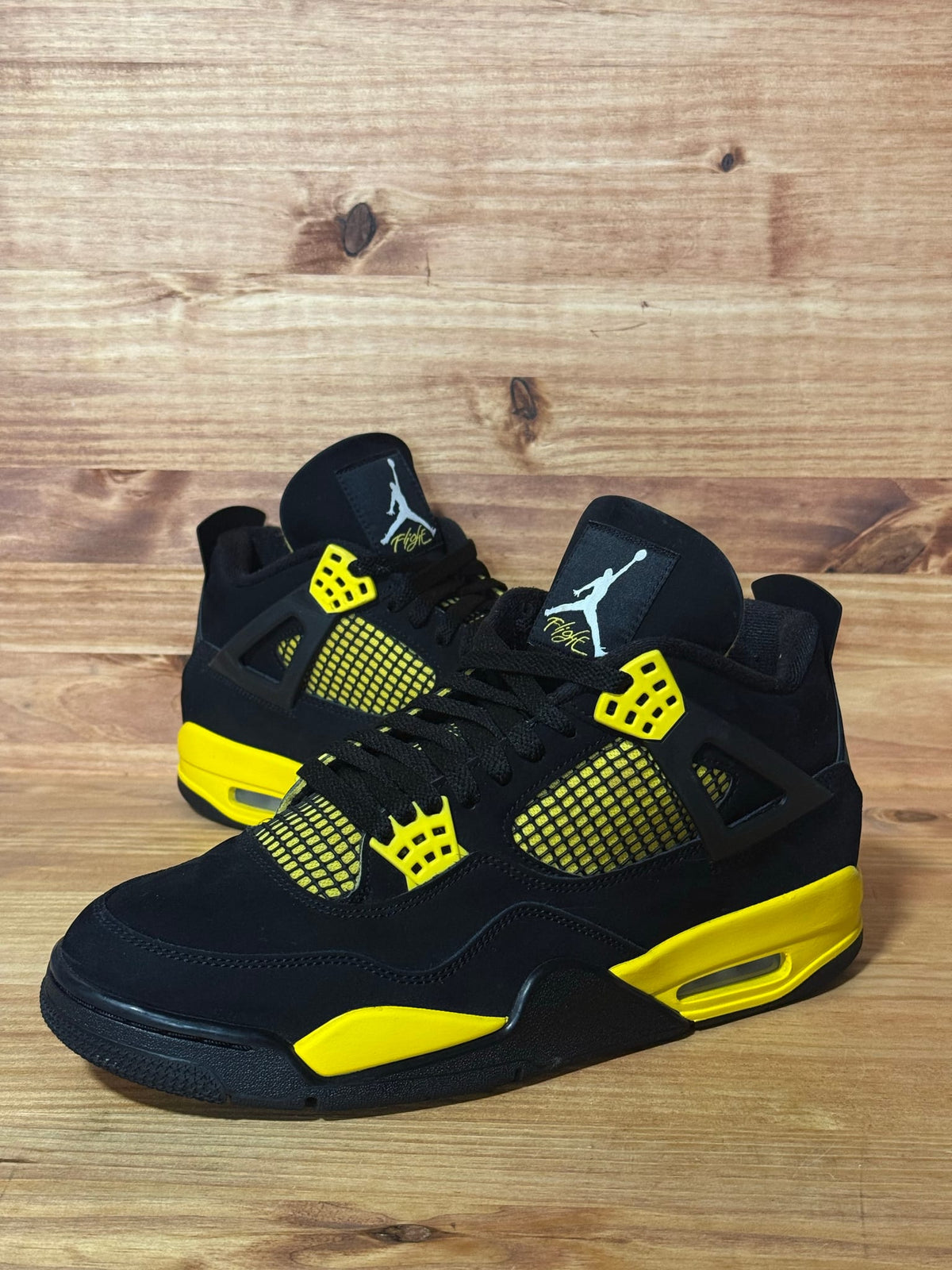 Jordan 4 Retro Thunder (2023) - Size 10.5