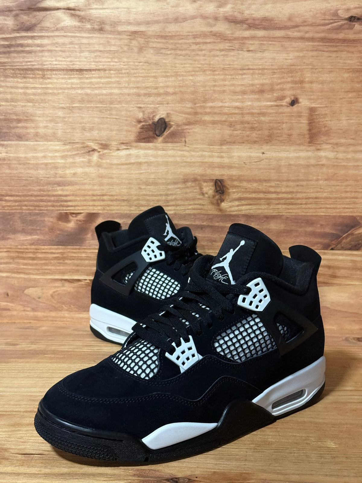 Jordan 4 Retro White Thunder - Size 10.5