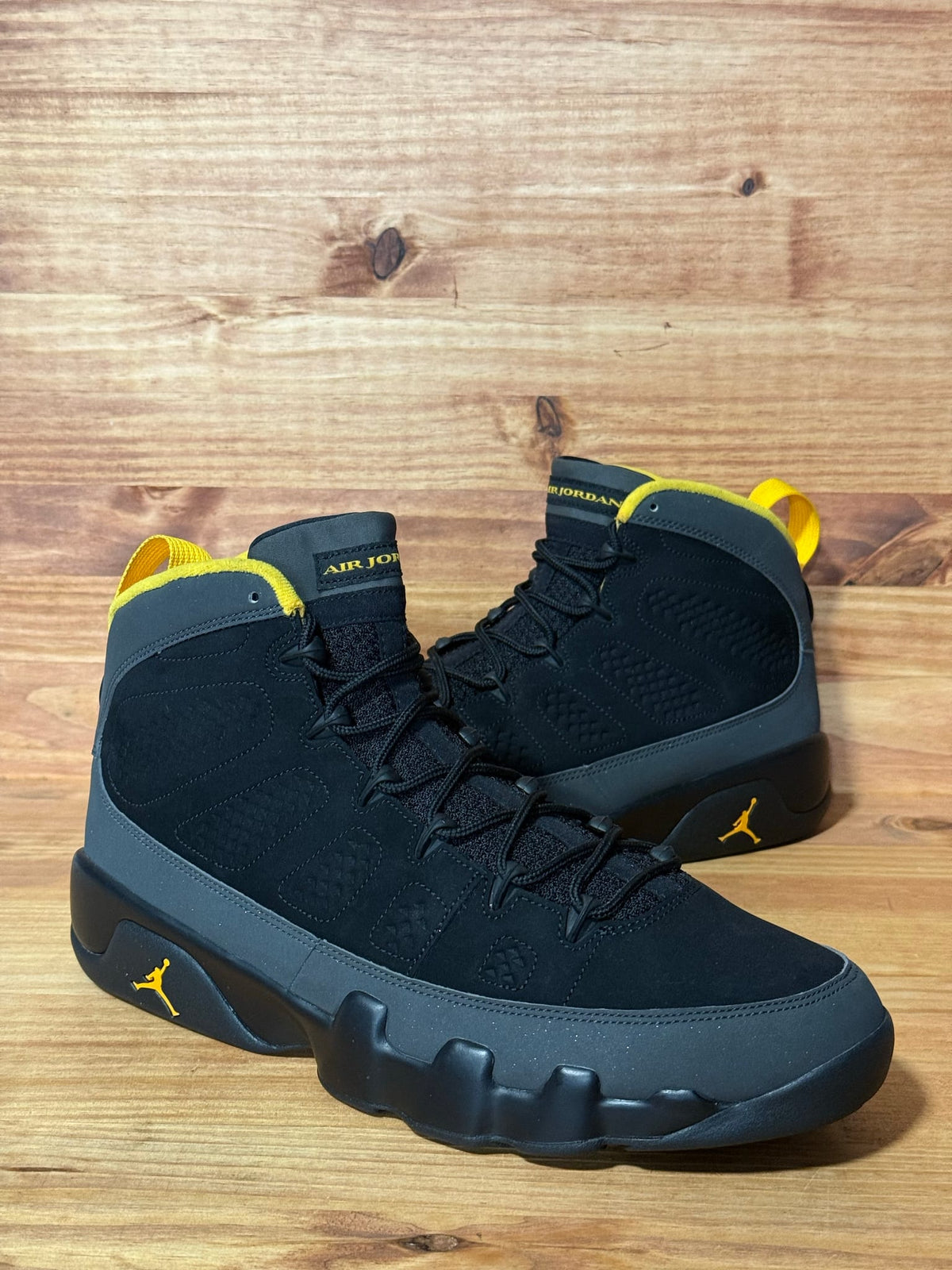 Jordan 9 Retro Dark Charcoal University Gold - Size 13