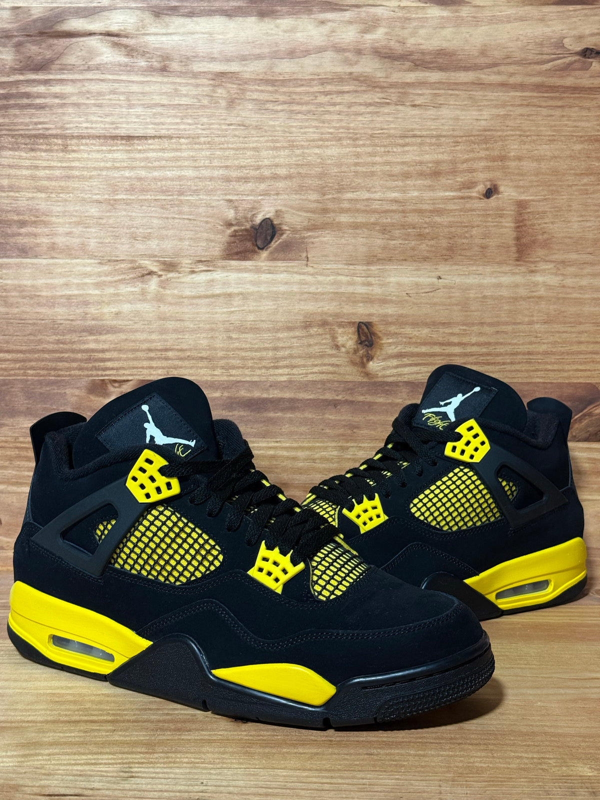 Jordan 4 Retro Thunder (2023)