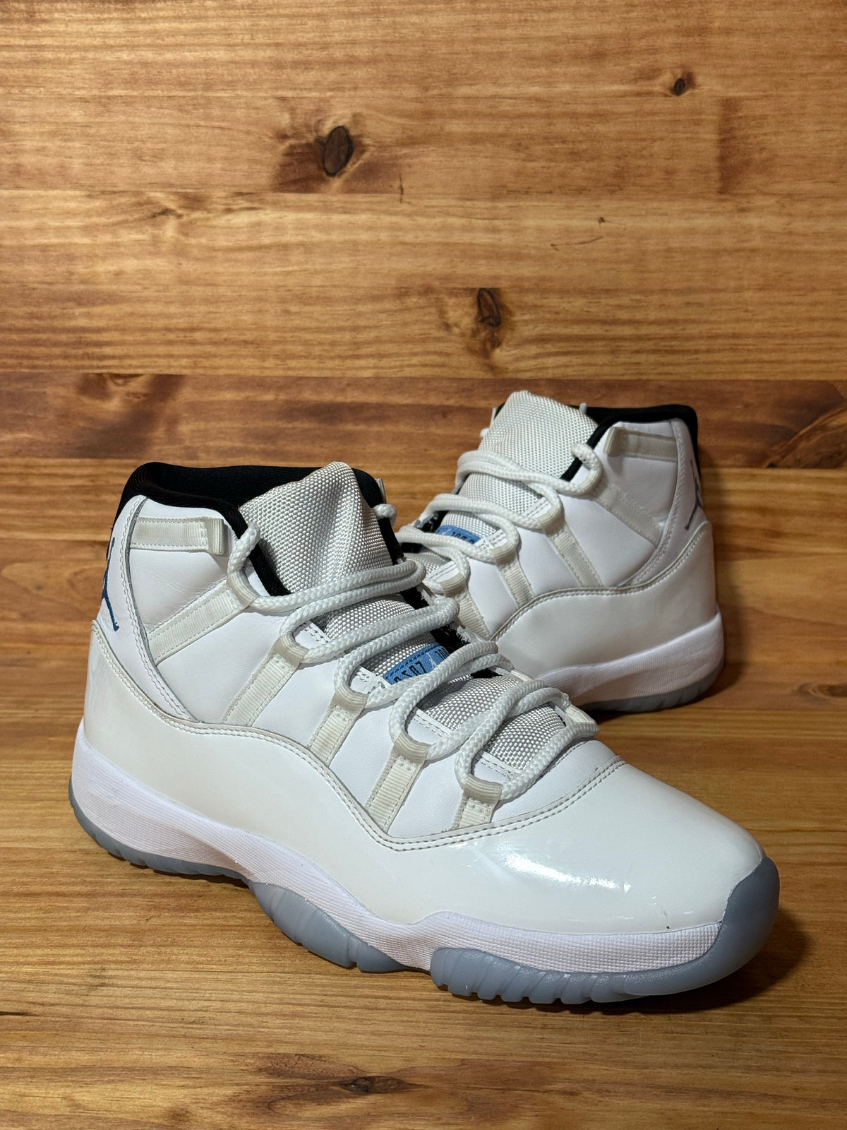 Jordan 11 Retro Legend Blue (2024) - Size 9
