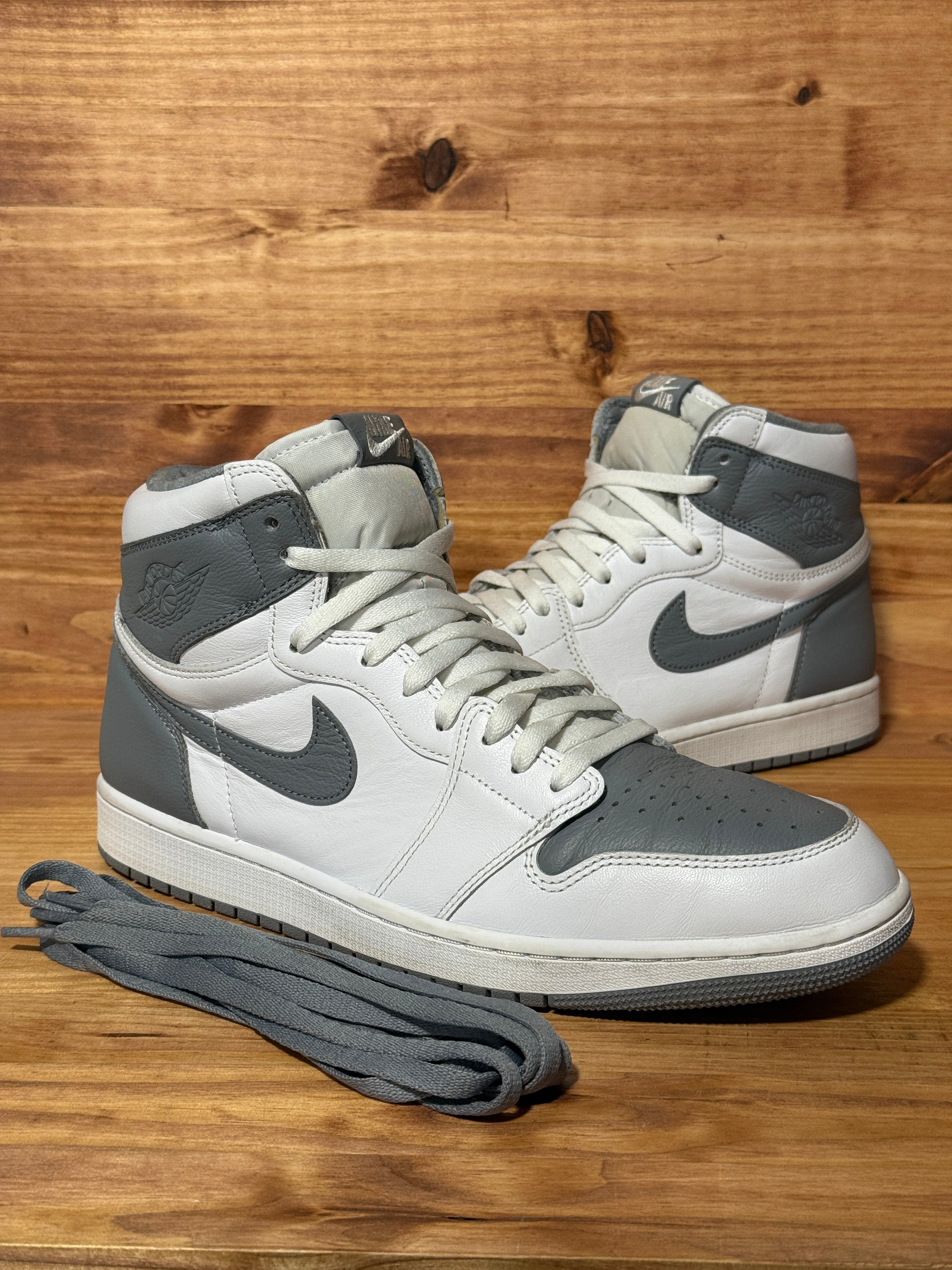 Jordan 1 Retro High OG Stealth