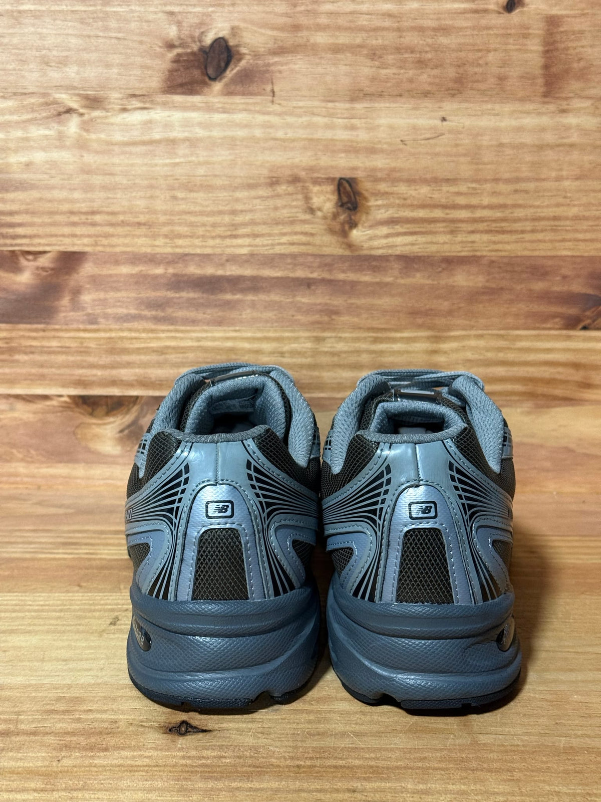 New Balance 740 Black Metallic - Size 9