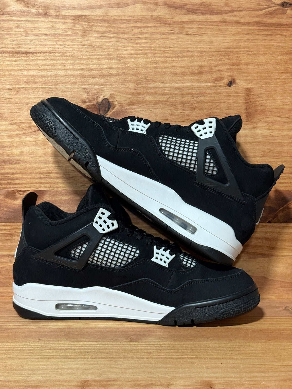 Jordan 4 Retro White Thunder
