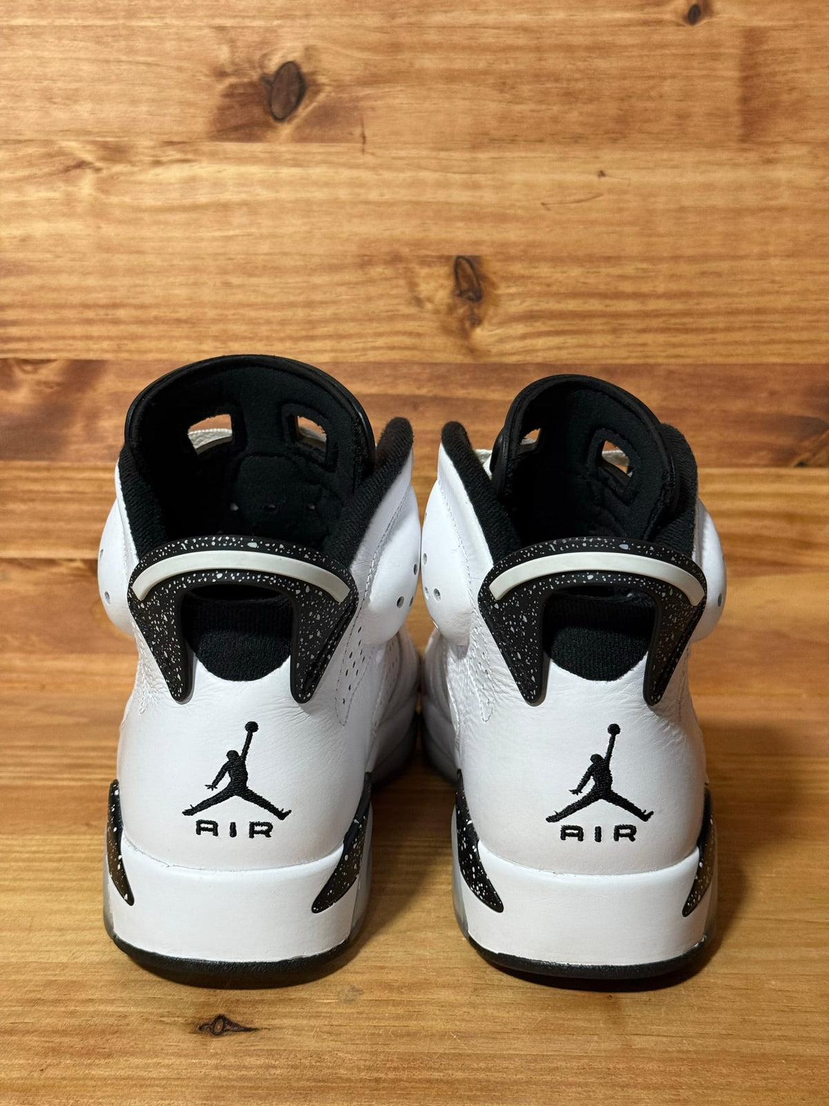 Jordan 6 Retro Reverse Oreo - Size 8.5