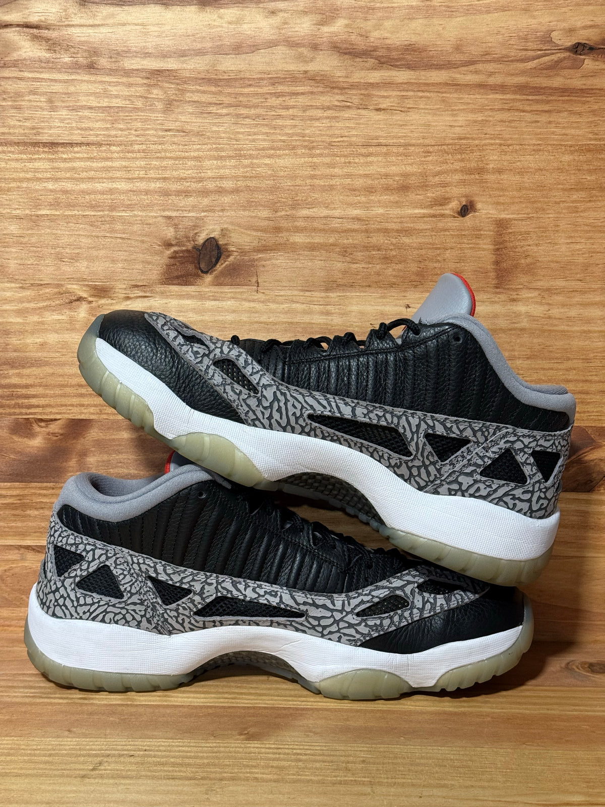Jordan 11 Retro Low IE Black Cement