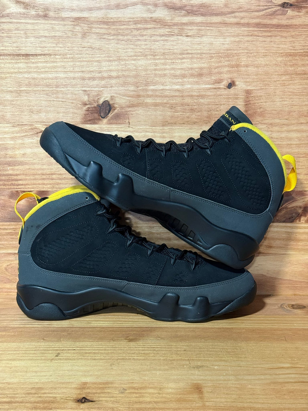 Jordan 9 Retro Dark Charcoal University Gold - Size 13