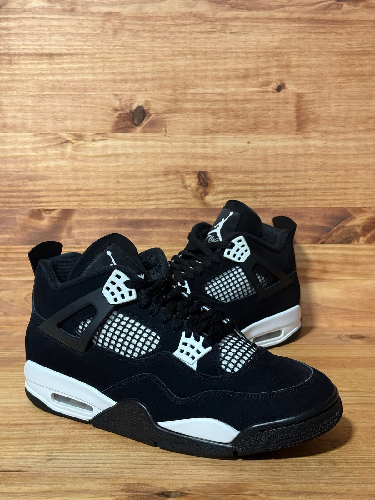 Jordan 4 Retro White Thunder - Size 10.5