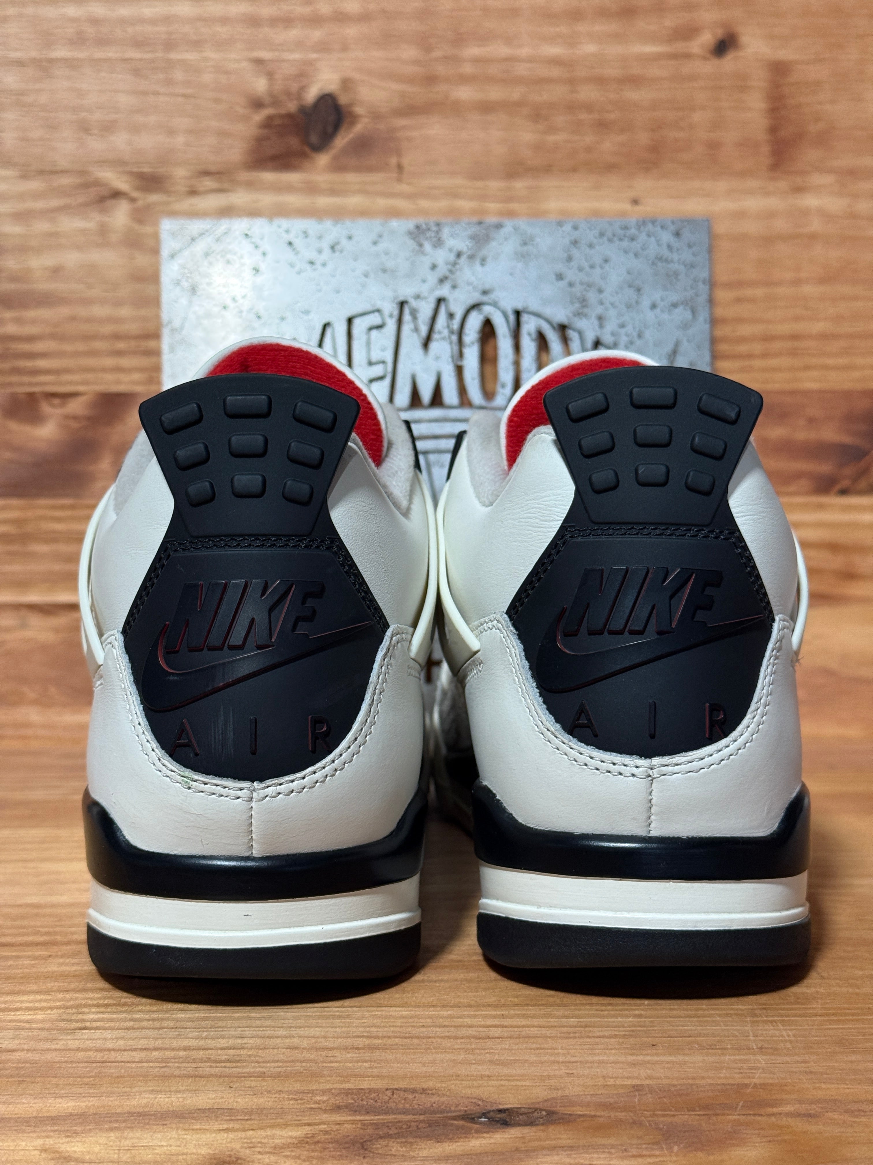 Jordan 4 Retro Flight Club