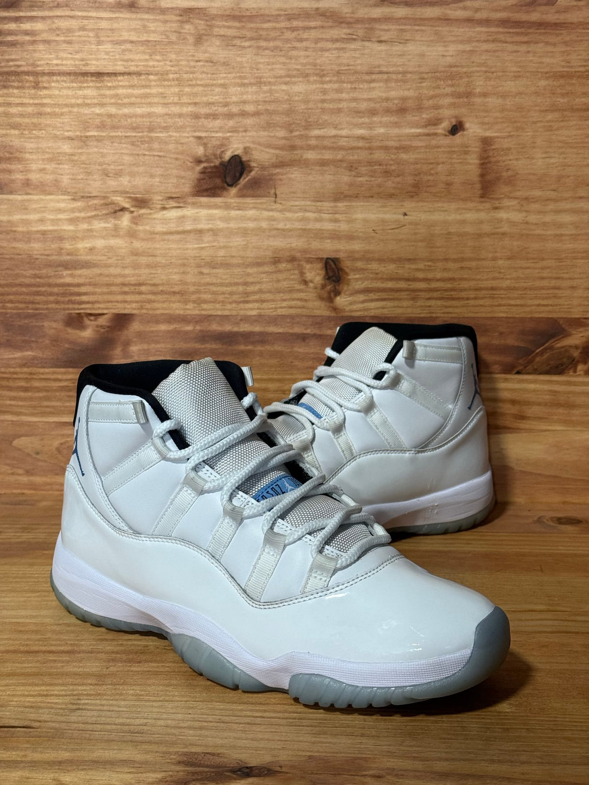 Jordan 11 Retro Legend Blue (2024) - Size 10