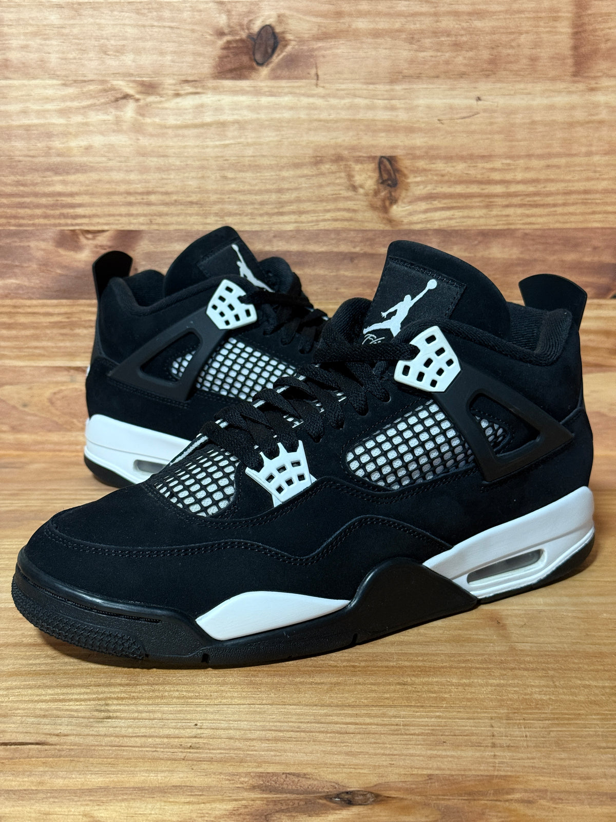 Jordan 4 Retro White Thunder