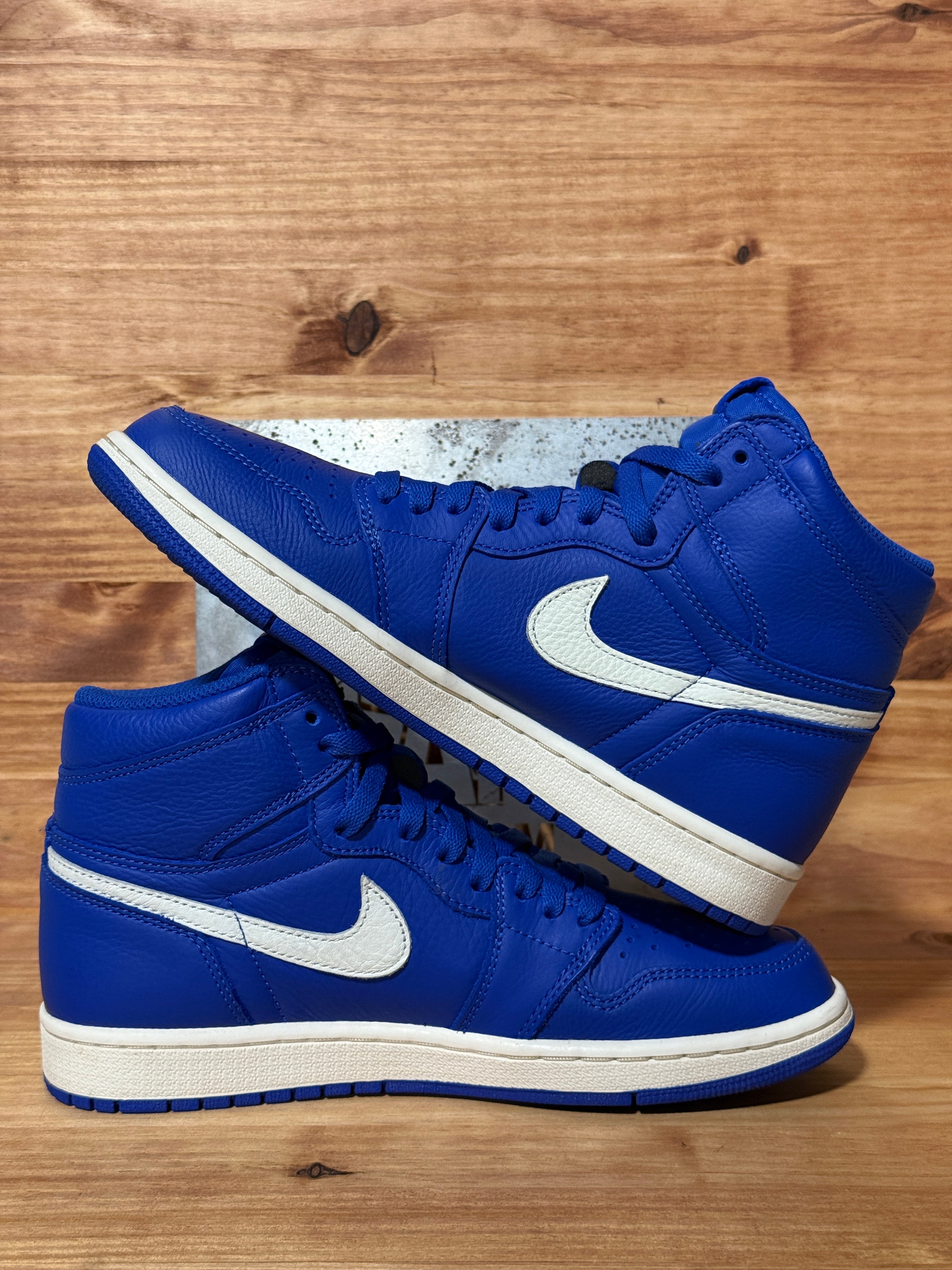 Jordan 1 Retro High Hyper Royal