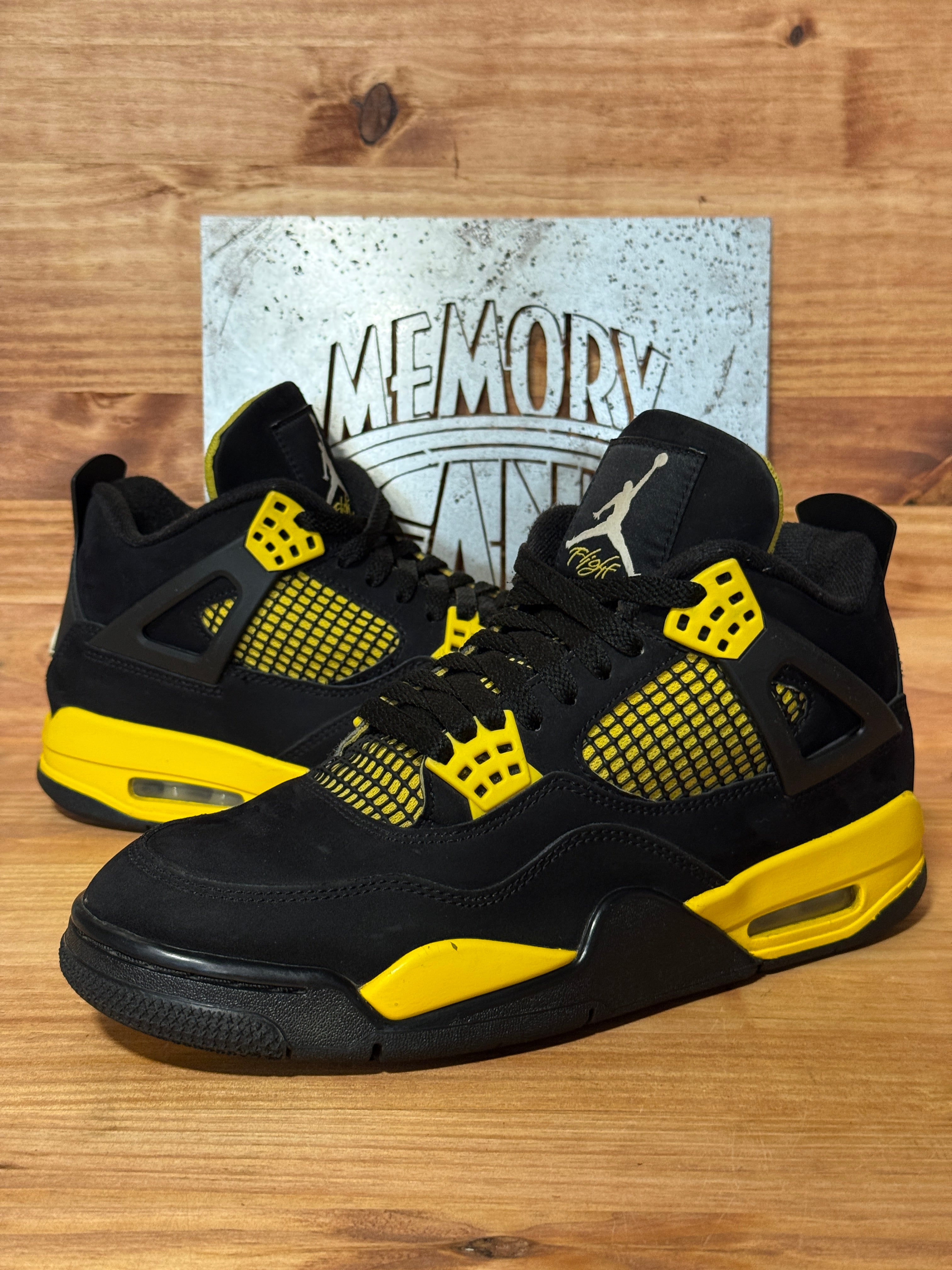 Jordan 4 Retro Thunder (2023)