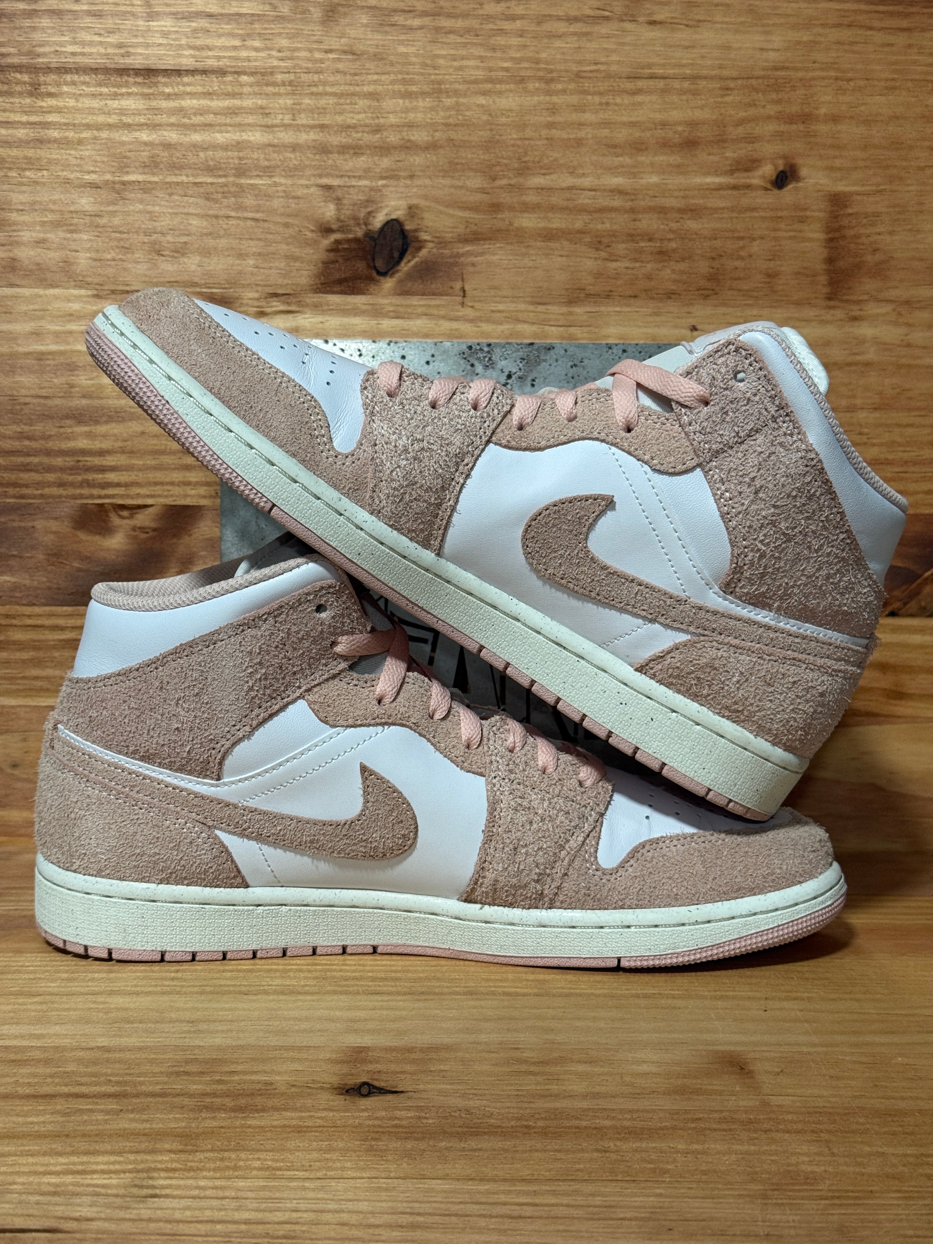 Jordan 1 Mid SE Legend Pink