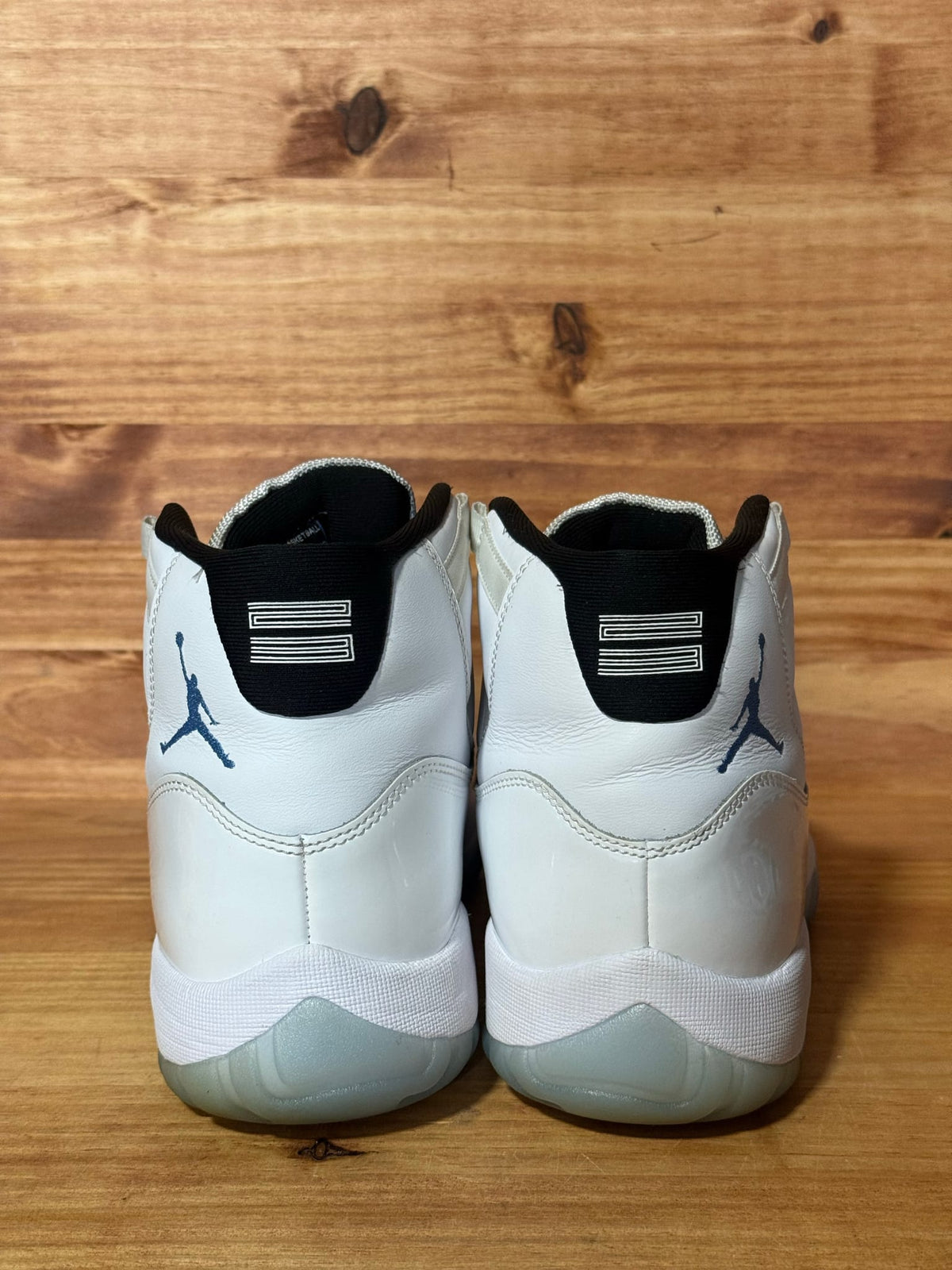 Jordan 11 Retro Legend Blue (2024) - Size 10.5