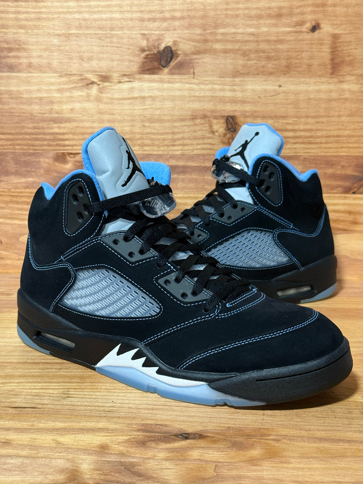 Jordan 5 Retro Black University Blue (2026)