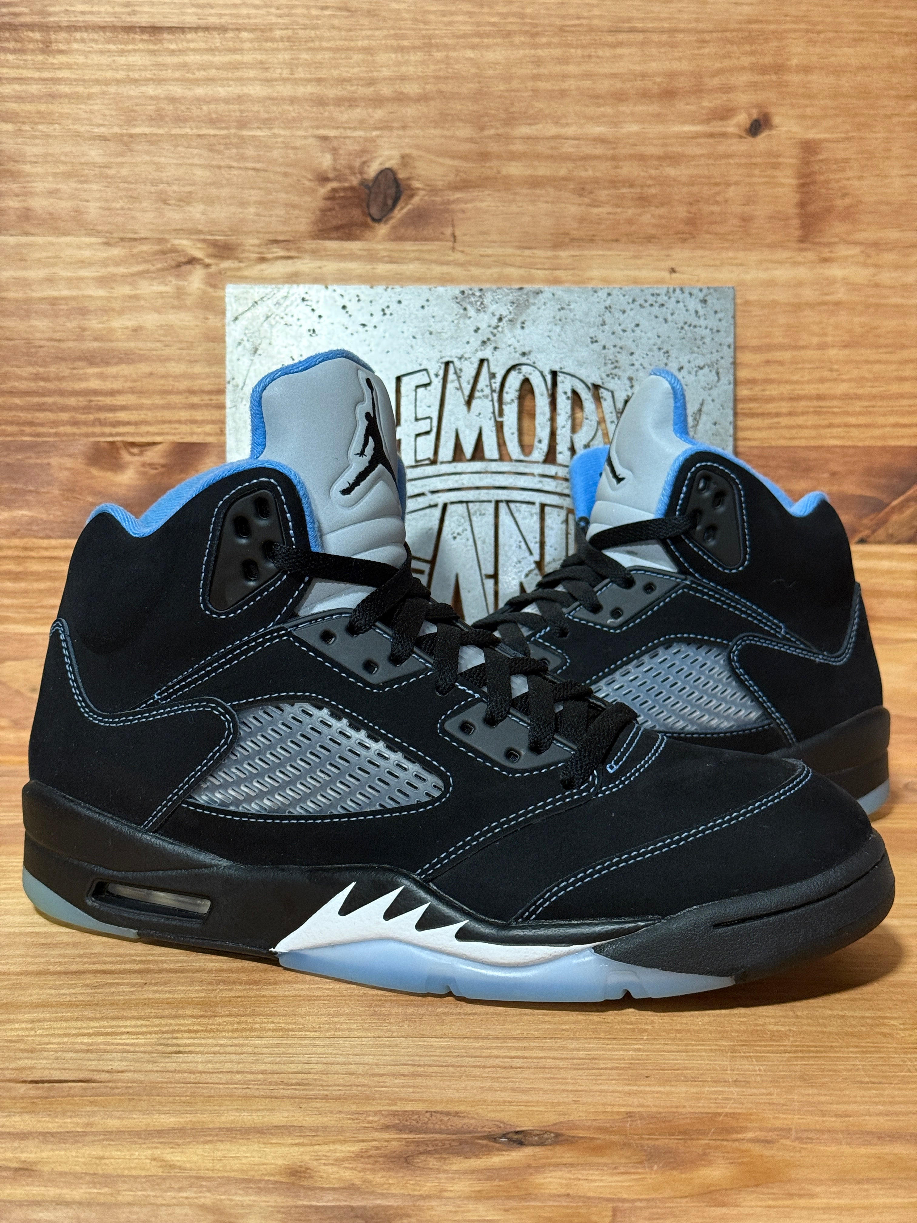 Jordan 5 Retro Black University Blue (2026)