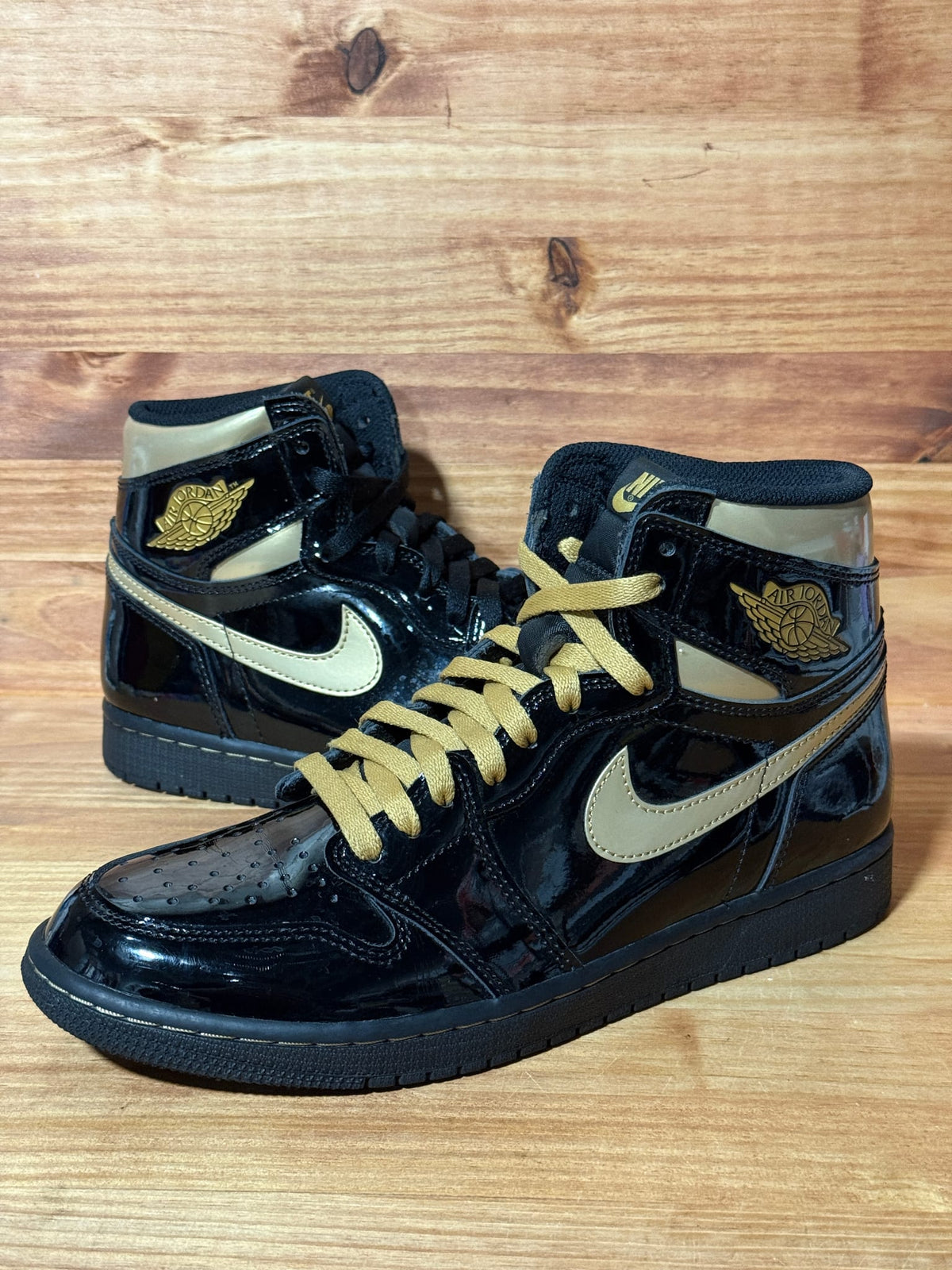 Jordan 1 Retro High Black Metallic Gold (2020) - Size 9
