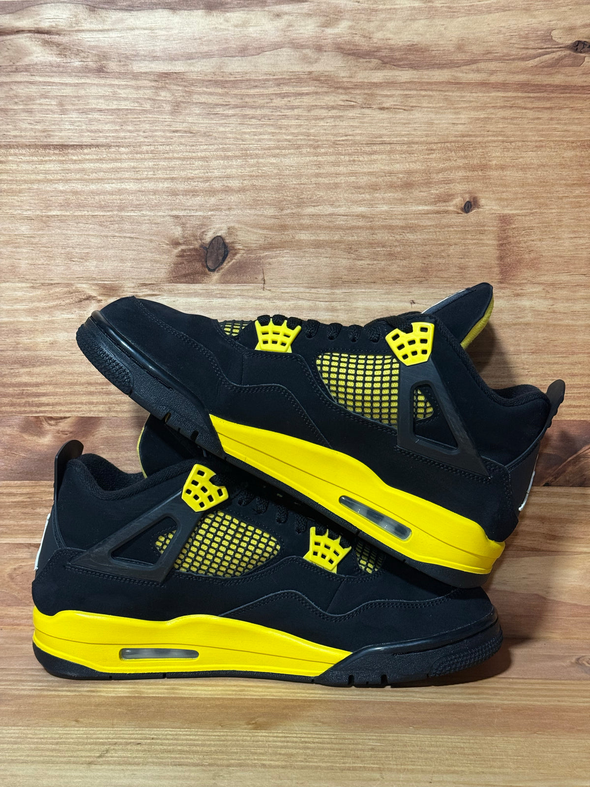 Jordan 4 Retro Thunder (2023)