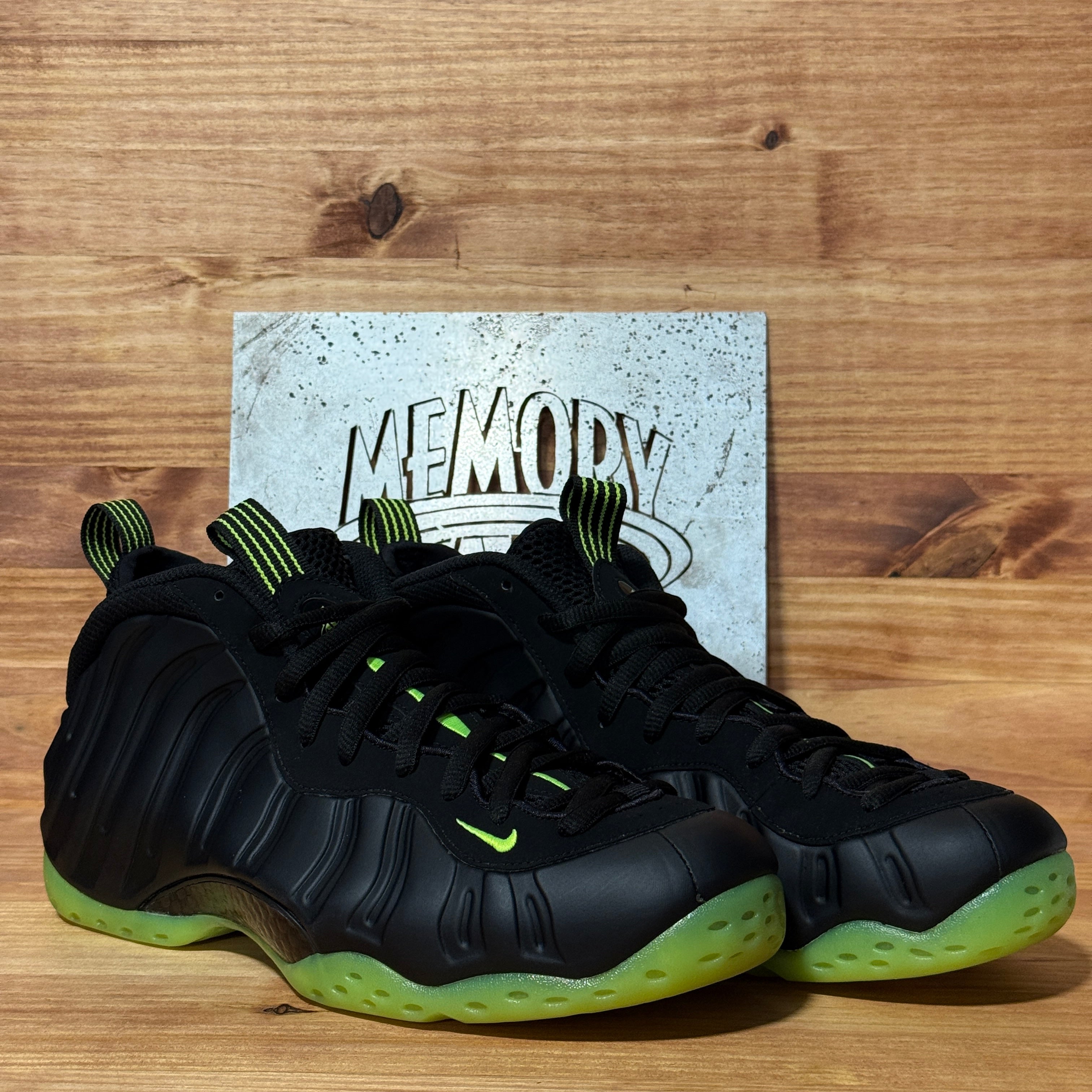 Nike Air Foamposite One Black Volt