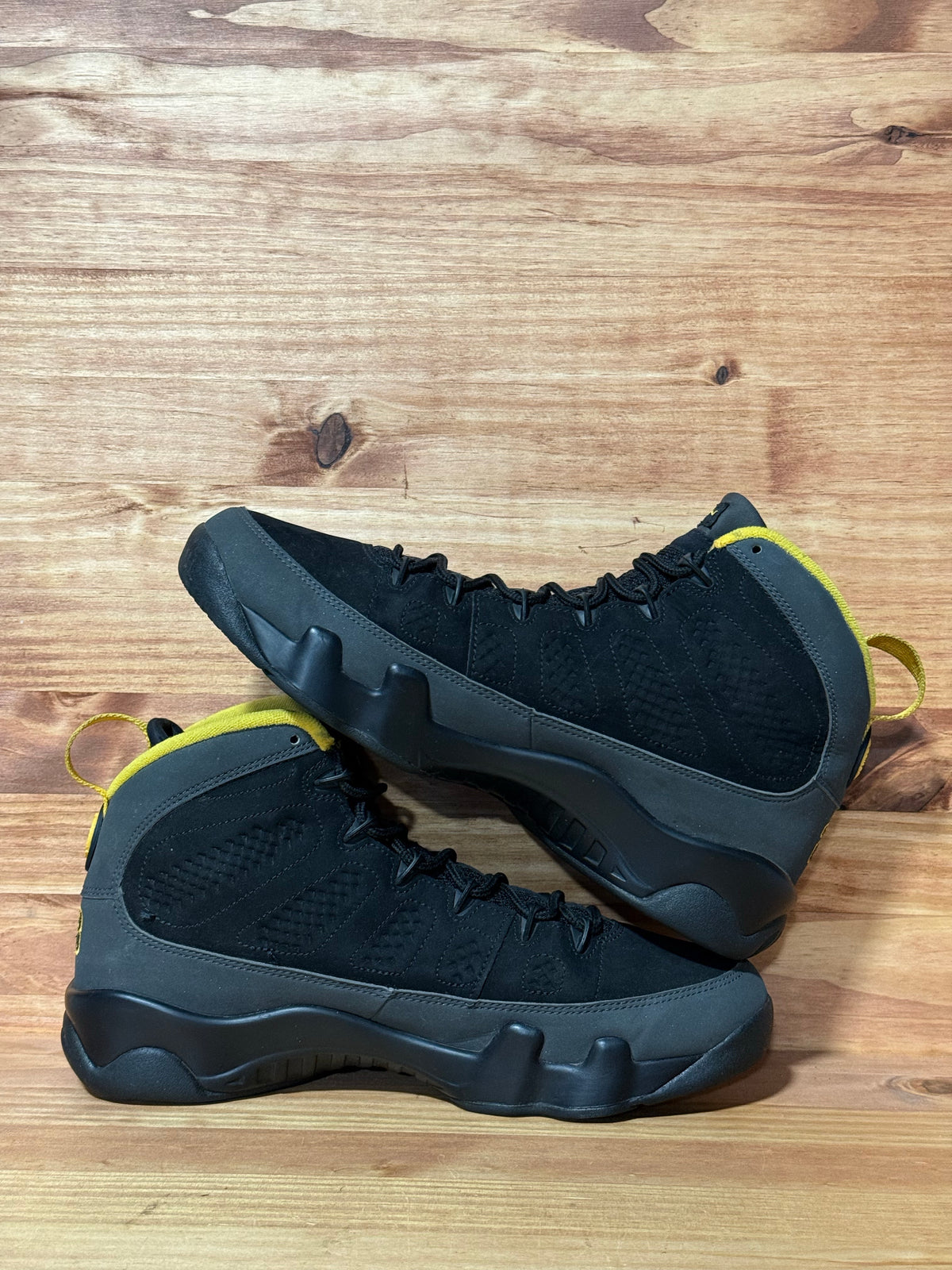 Jordan 9 Retro Dark Charcoal University Gold