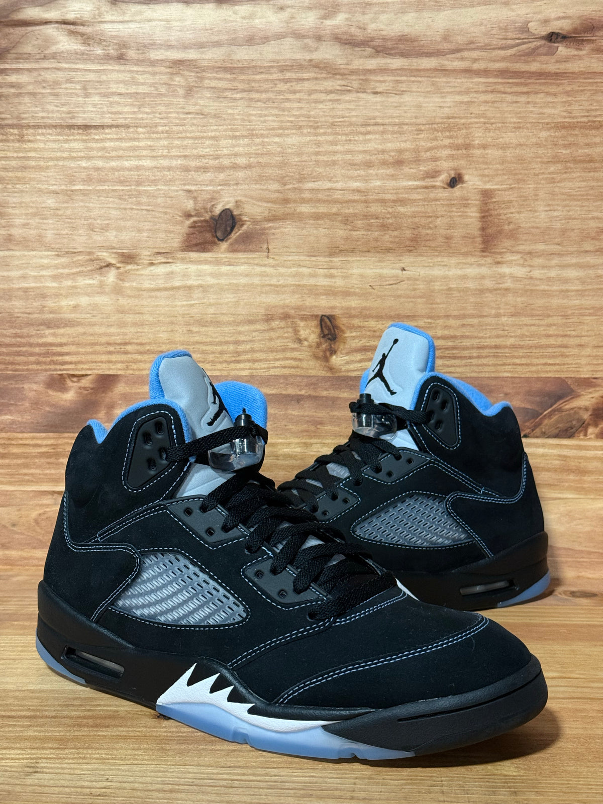 Jordan 5 Retro Black University Blue (2026)